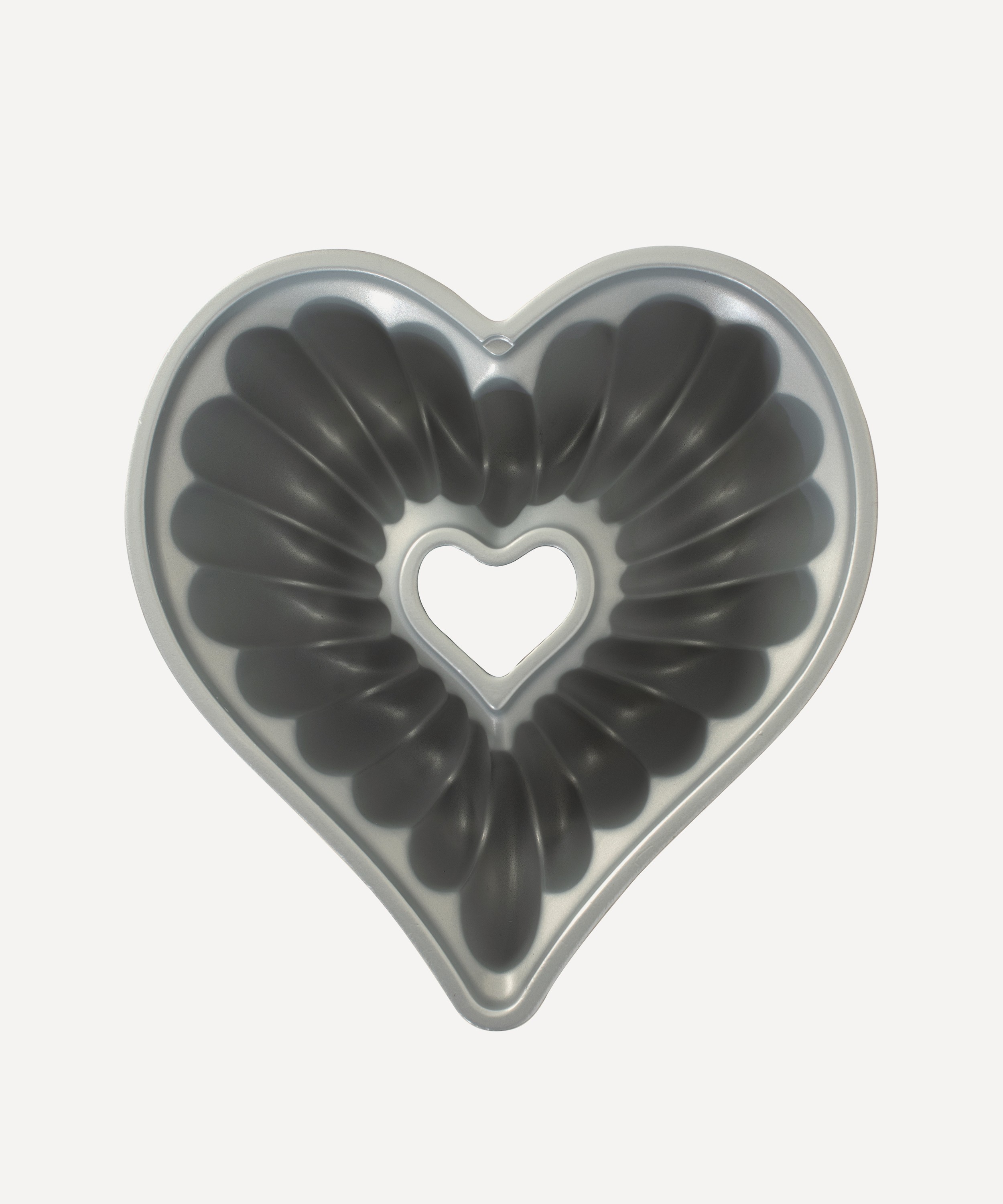 Nordic Ware - Elegant Heart Bundt Pan