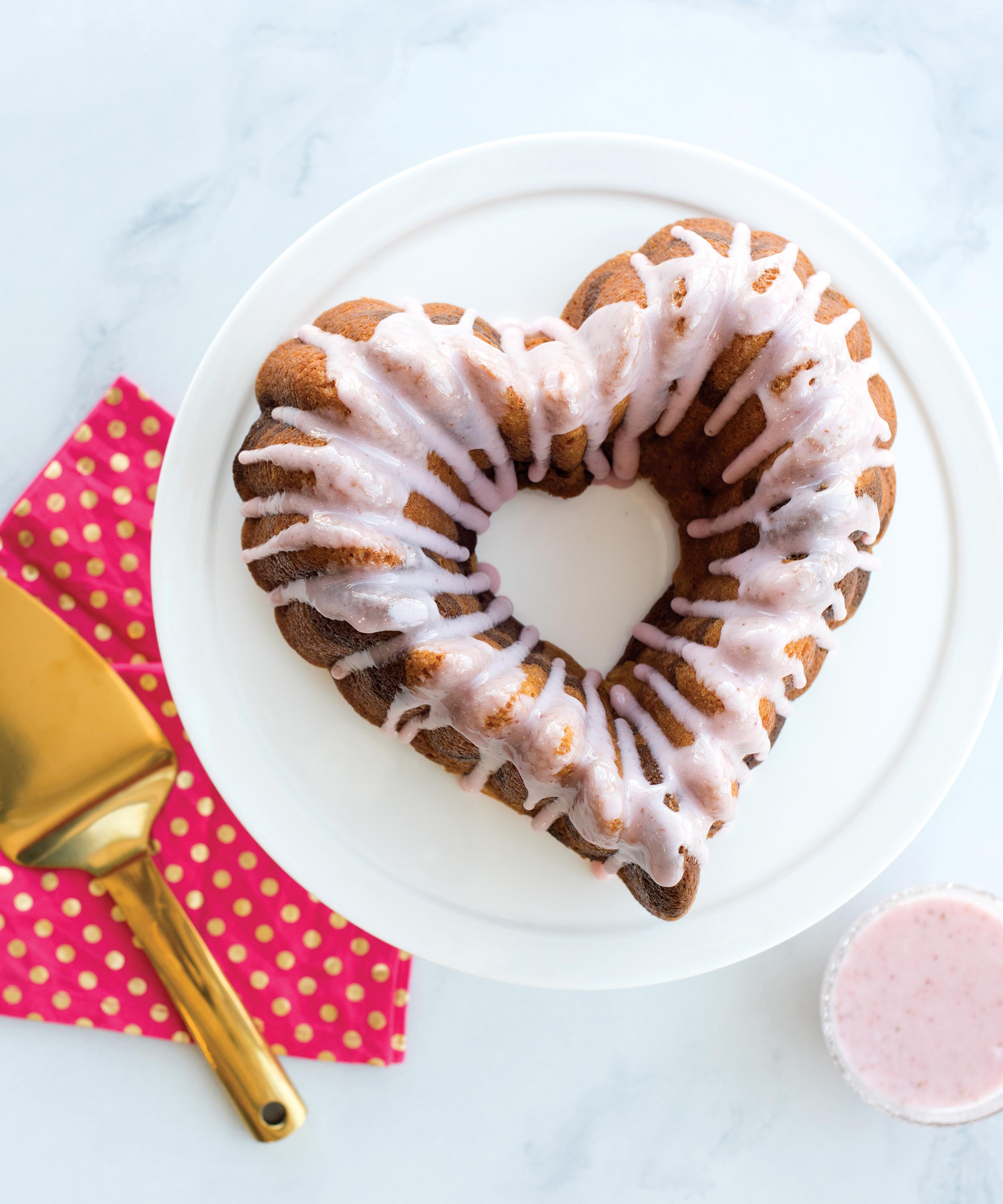 Nordic Ware - Elegant Heart Bundt Pan image number 3