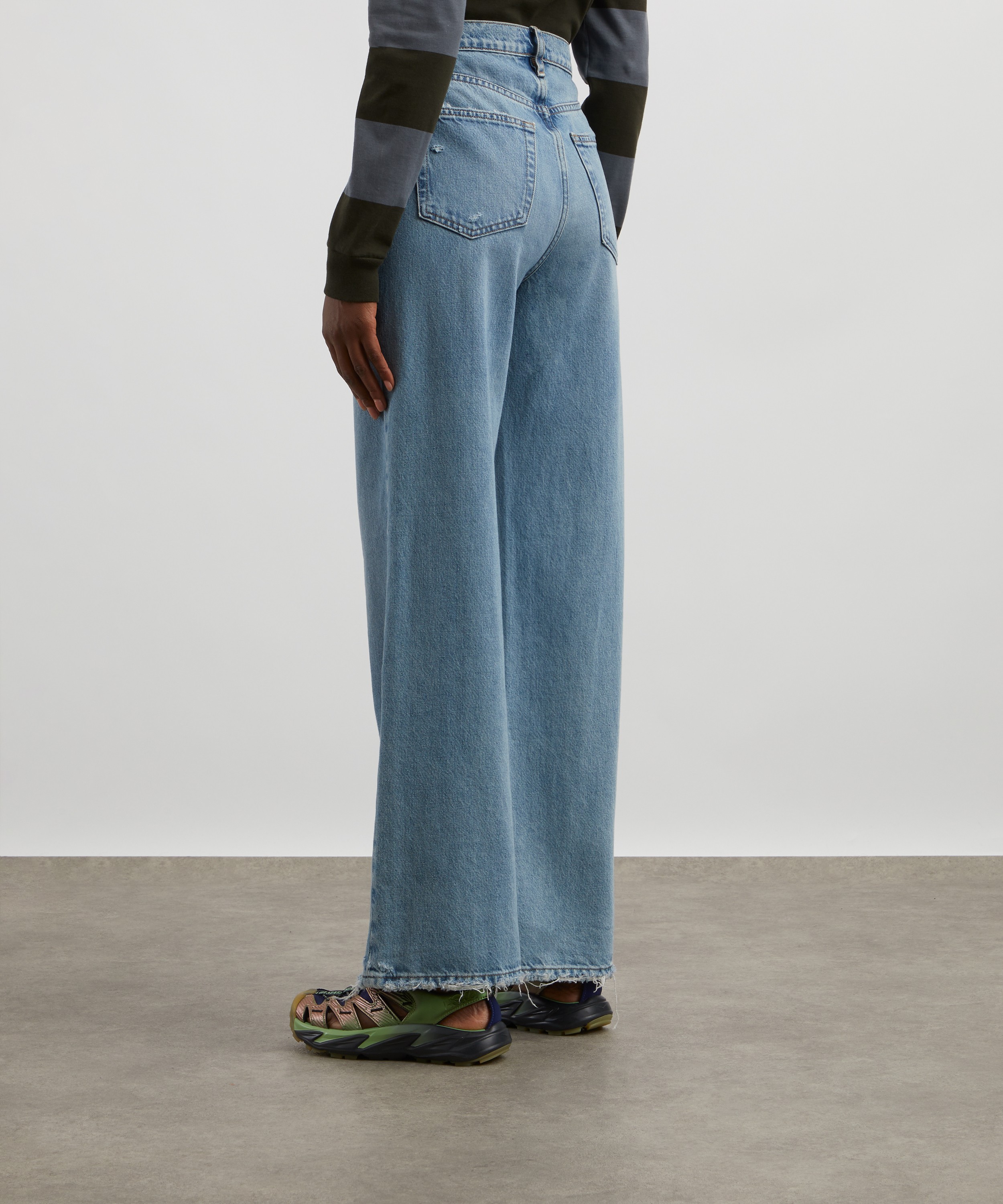 Frame - Le Jane Wide Leg Jeans image number 3