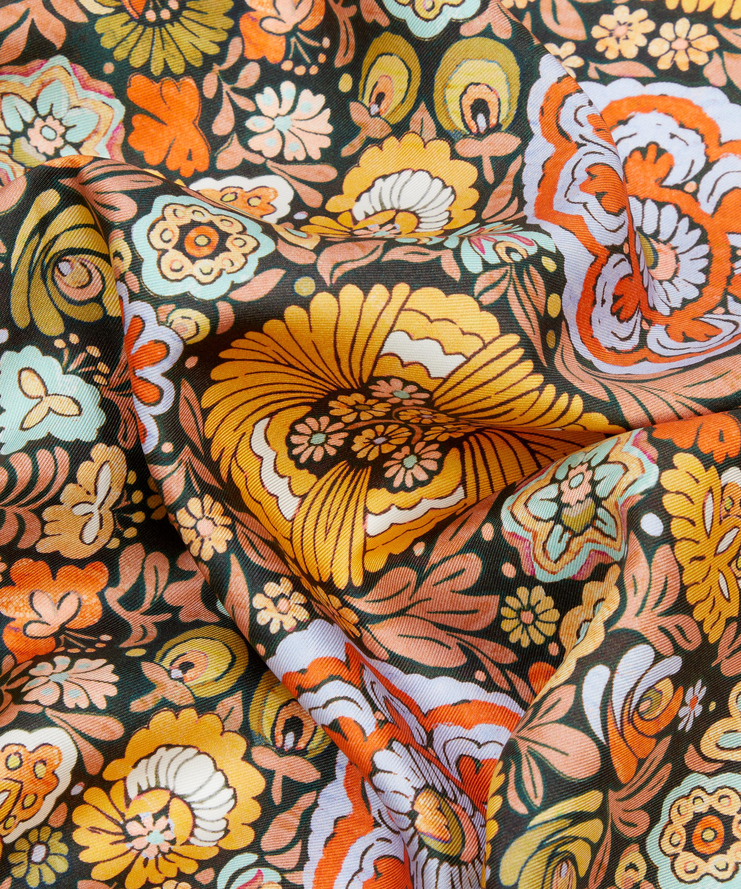 Liberty Fabrics - Begonia Garden Silk Twill image number 3