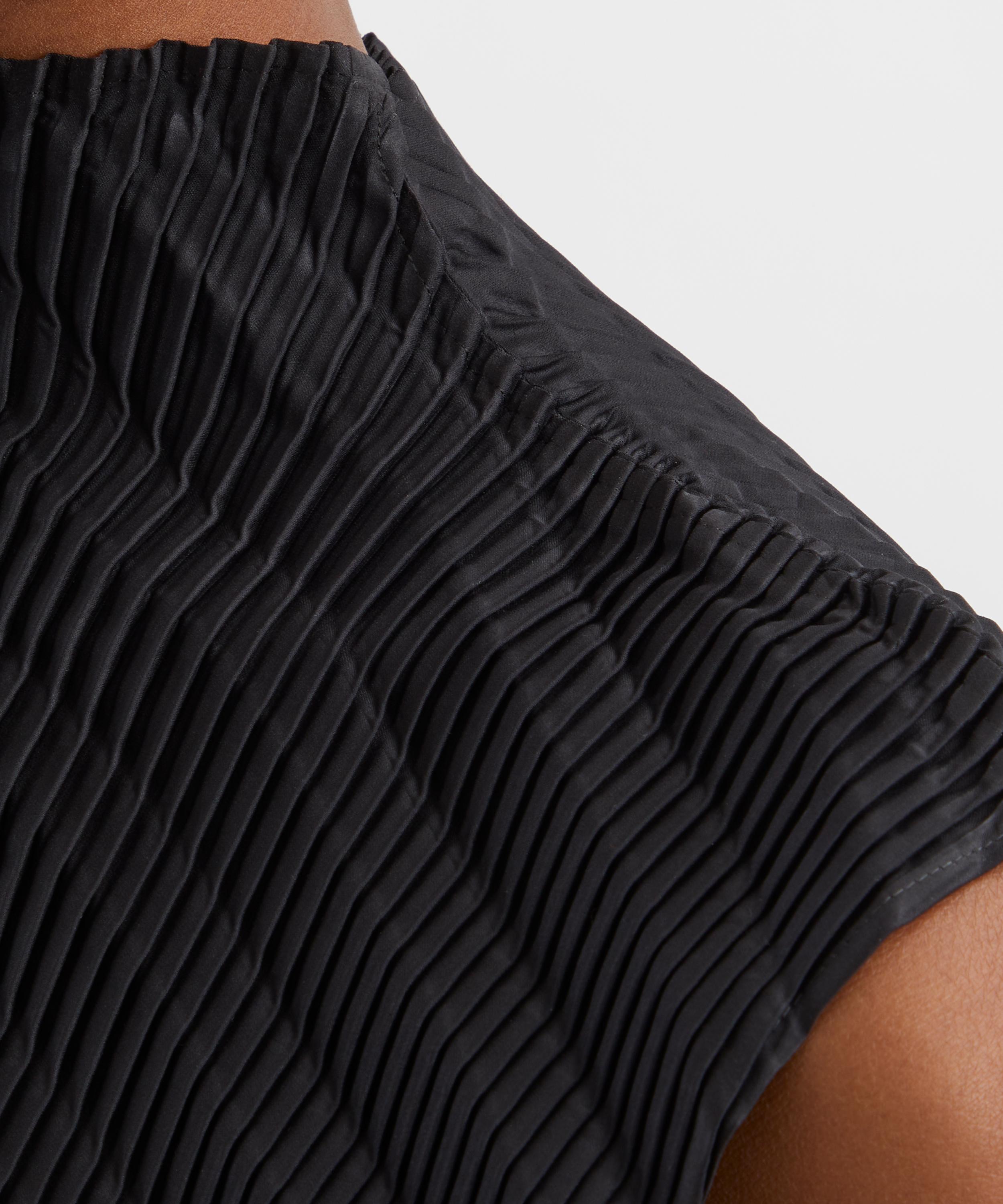 Issey Miyake - NUANCE PLEATS SOLID Sleeveless Top image number 4