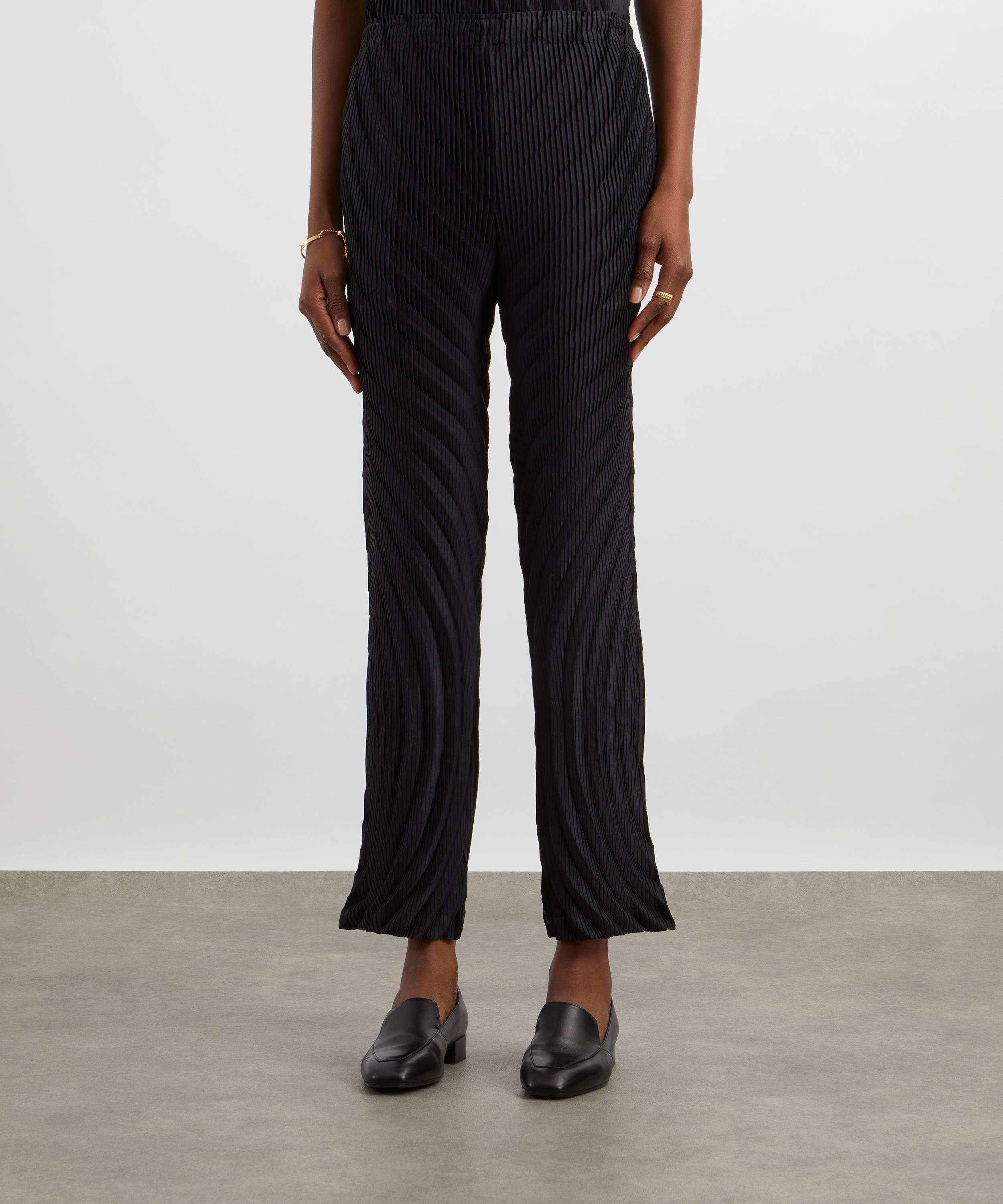 Issey Miyake - NUANCE PLEATS SOLID Flared Trousers image number 2