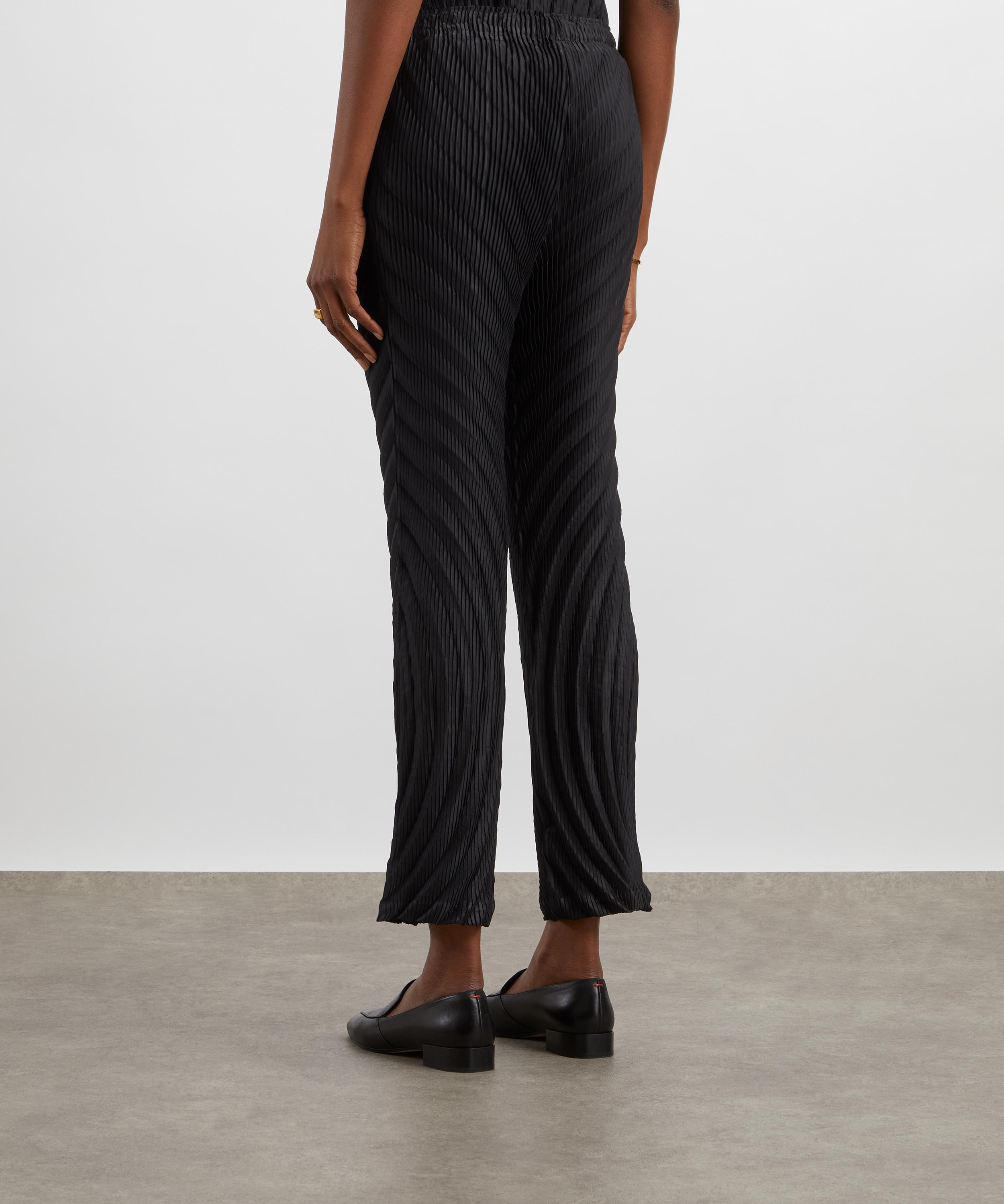 Issey Miyake - NUANCE PLEATS SOLID Flared Trousers image number 3