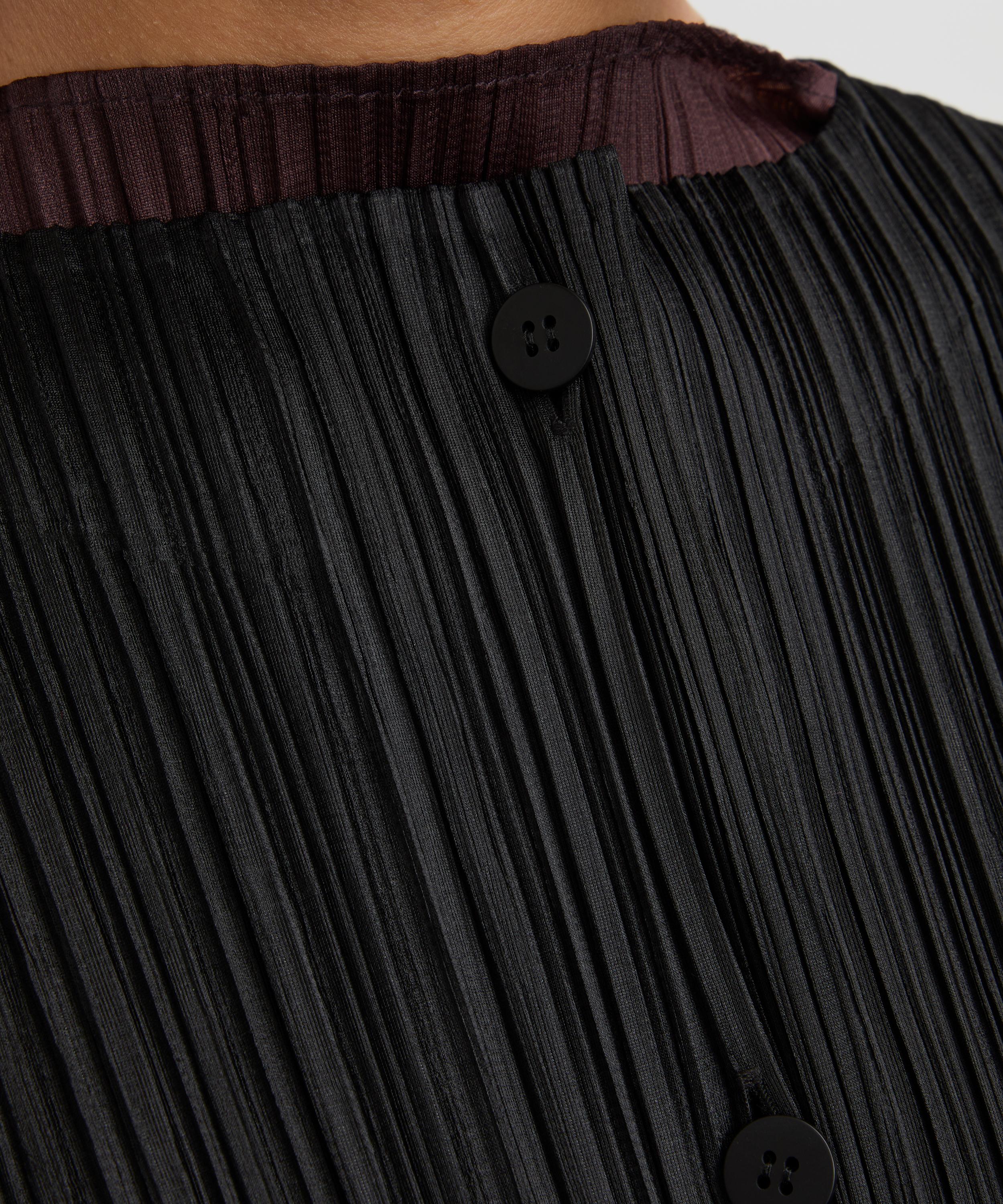 Pleats Please Issey Miyake - MONTHLY COLOURS: OCTOBER Black Pleated Cardigan  image number 4