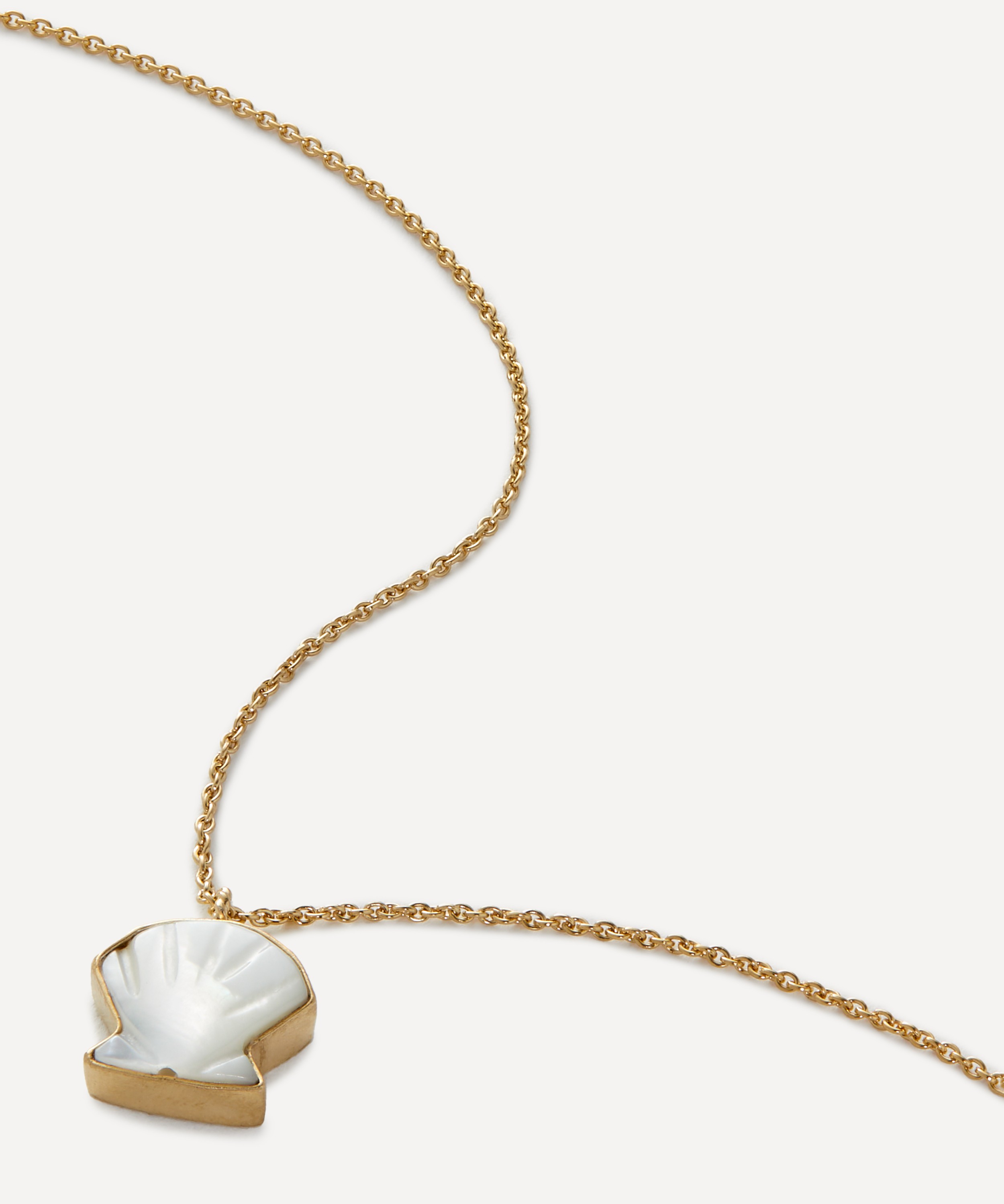 Grainne Morton - 18ct Gold-Plated Shell Charm Pendant Necklace image number 0