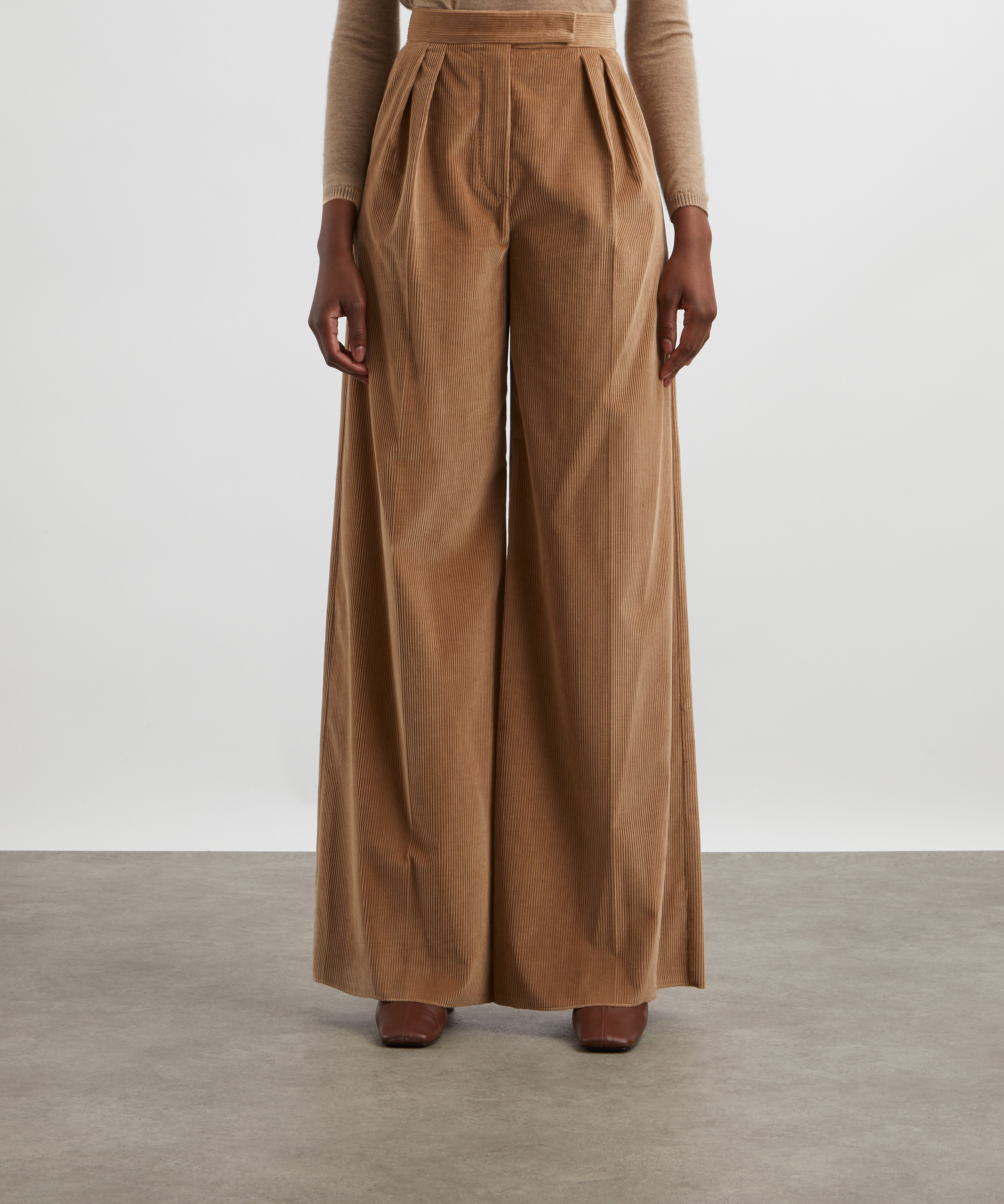 Max Mara - Gilly Corduroy High-Waisted Flared Trousers image number 2