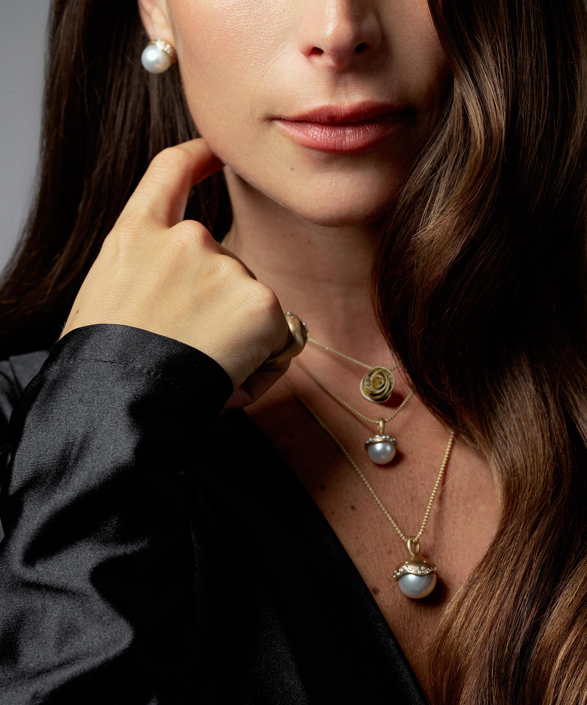 Nada Ghazal - 18ct Gold Rose Mini Pendant Necklace image number 2