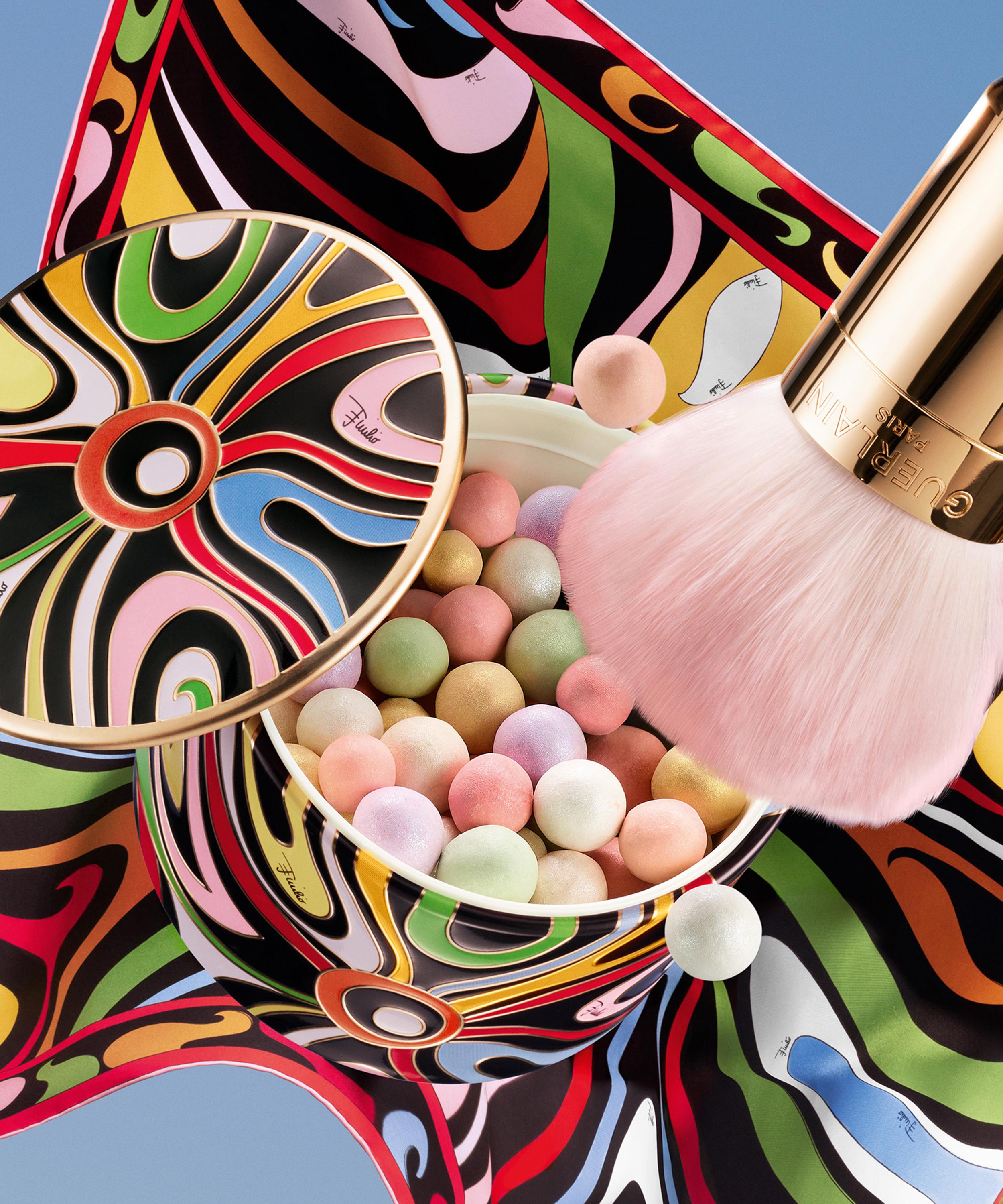 Guerlain - Météorites Marmo Swirl Powder Brush image number 3