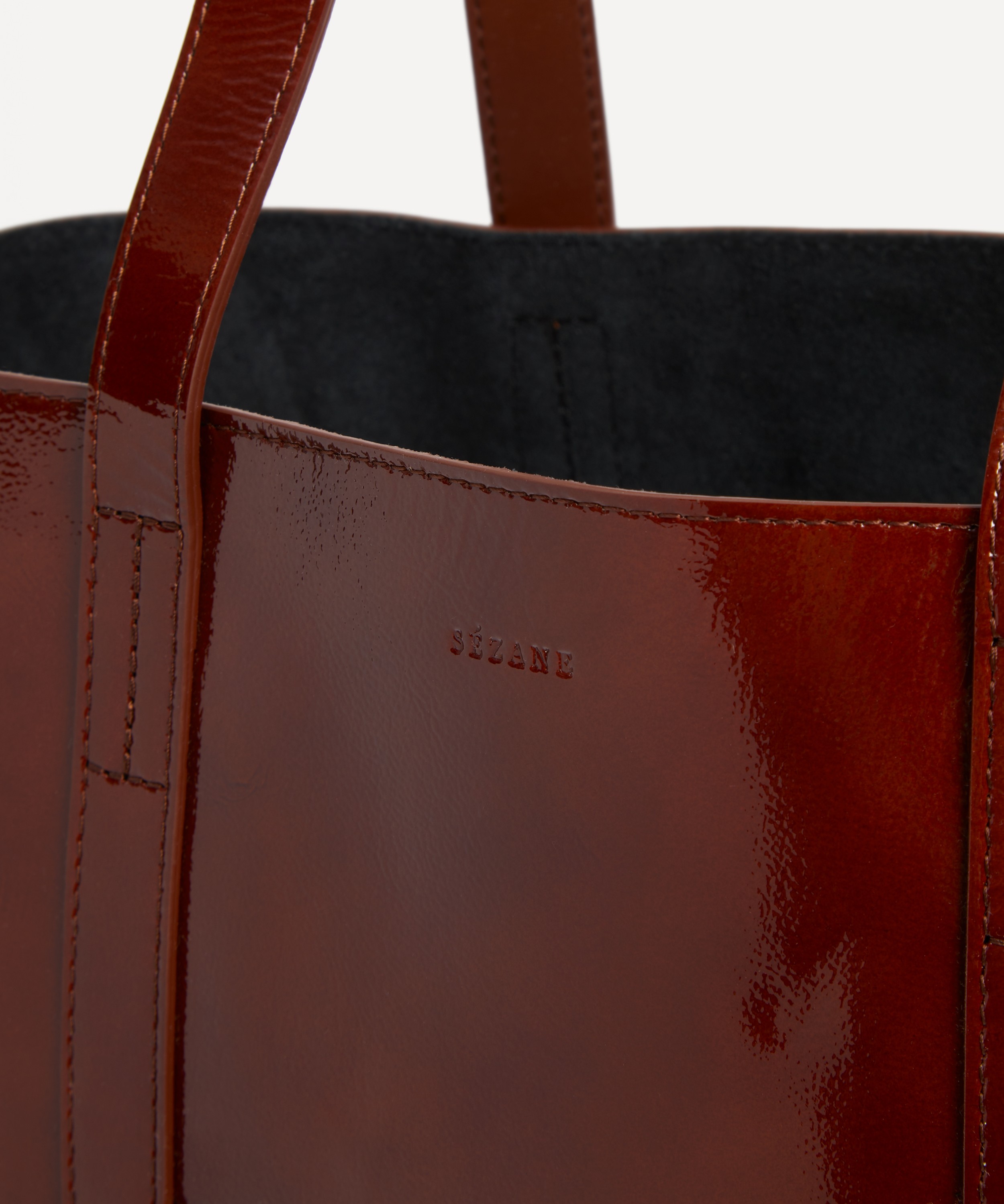 Sézane - The Tote Bag in Patent Mahogany  image number 4