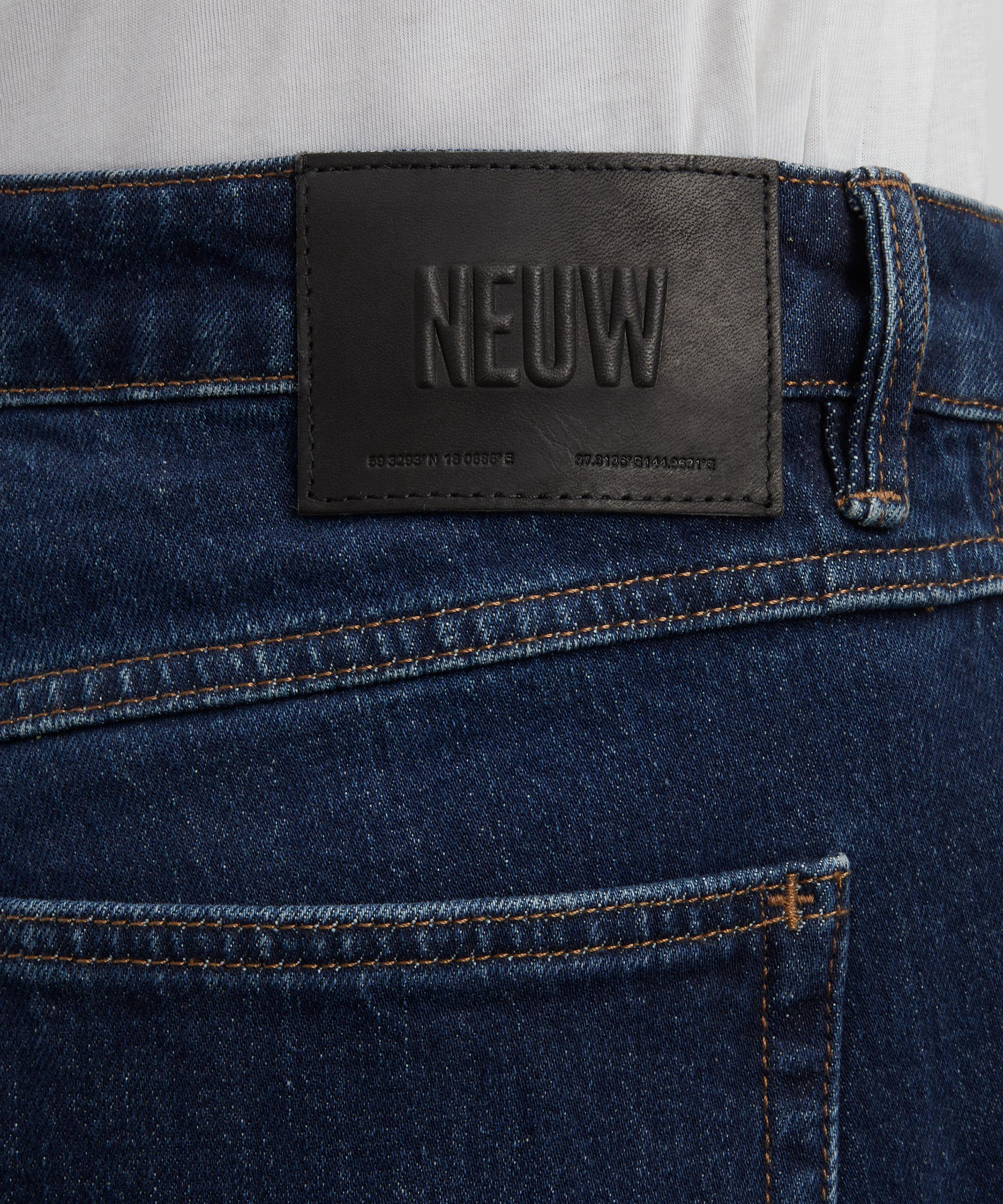 Neuw - Ray Straight Jeans in Hunter Mid Indigo image number 4