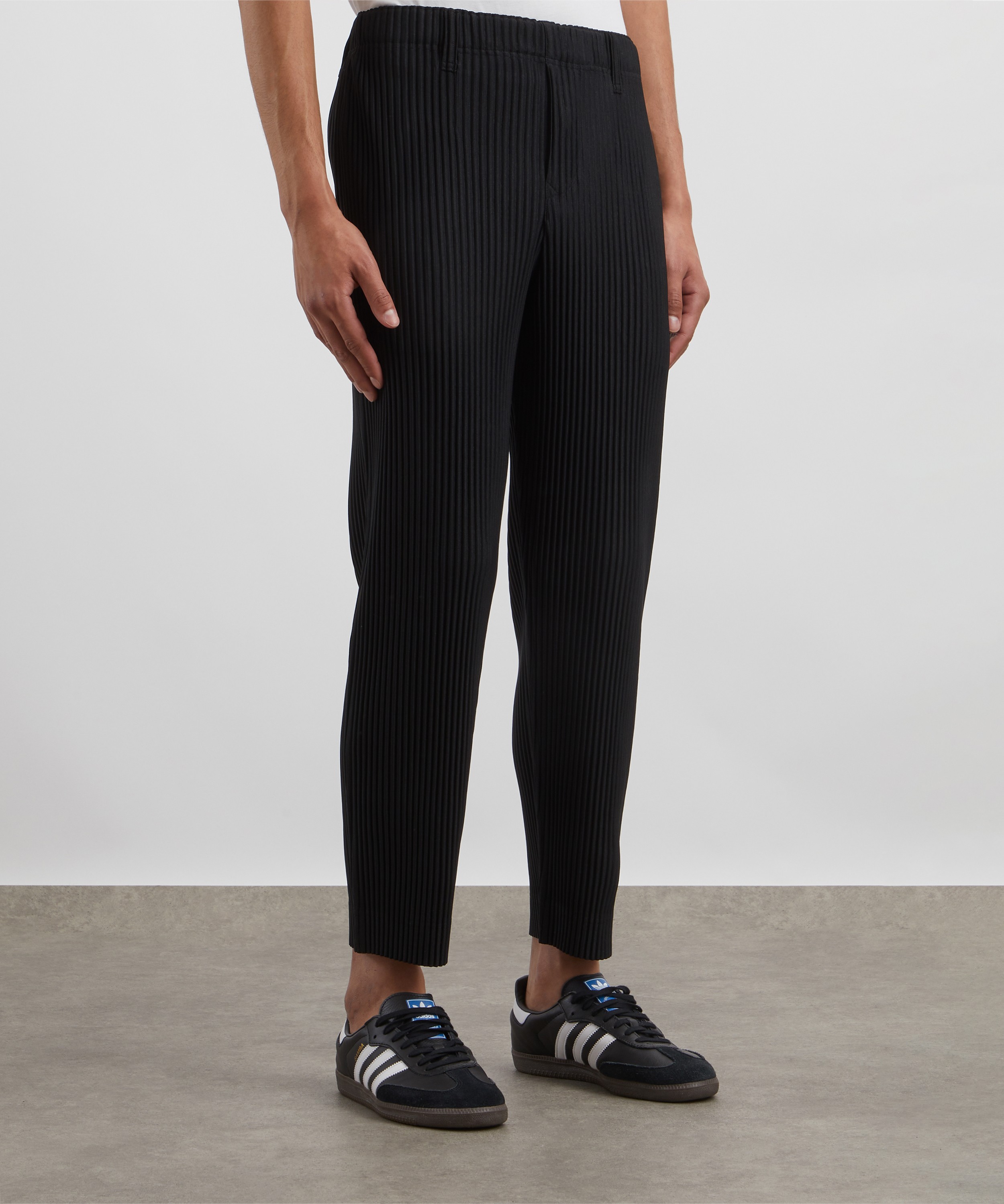 HOMME PLISSÉ ISSEY MIYAKE - OCTOBER BASICS Pleated Trousers image number 2