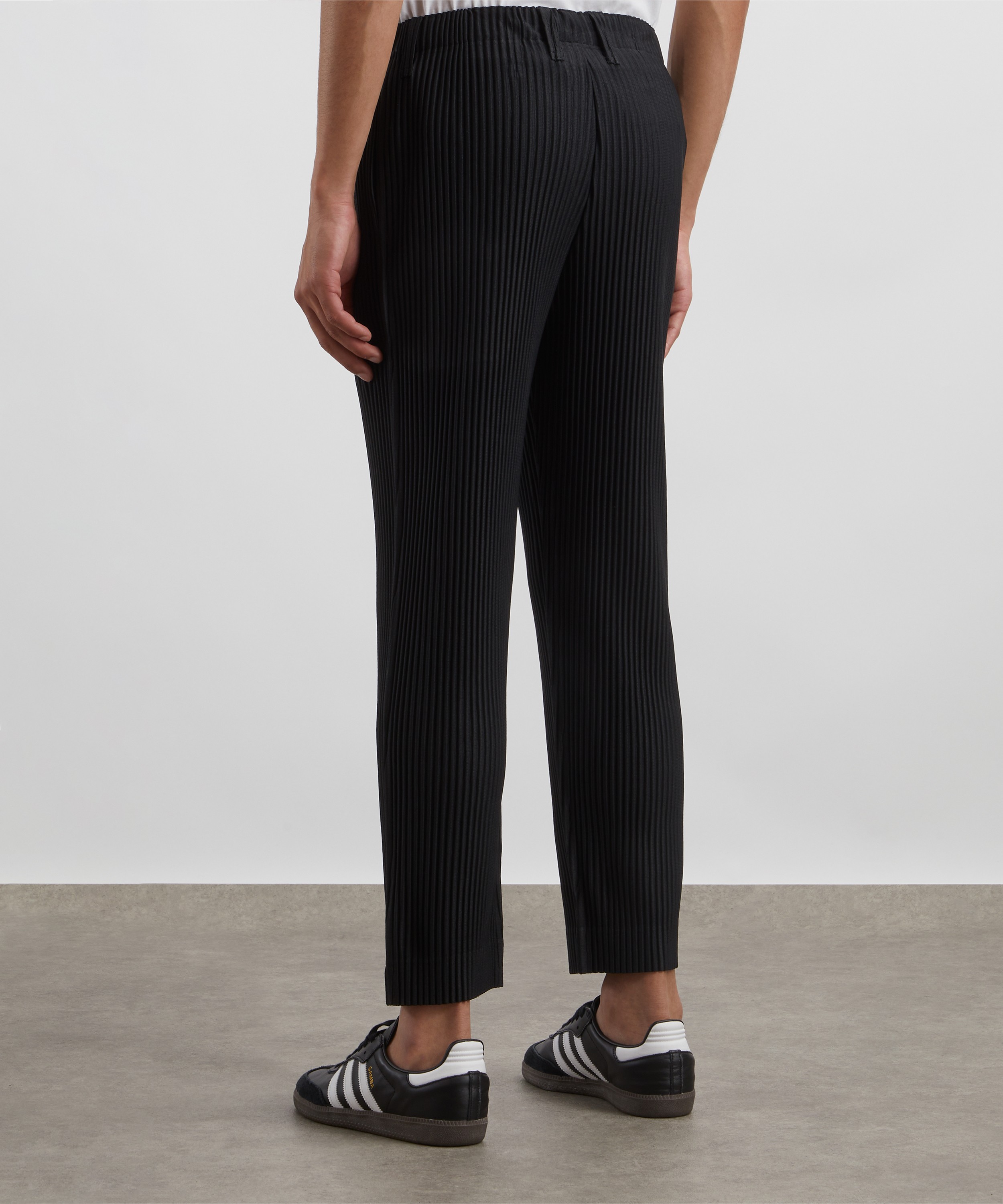 HOMME PLISSÉ ISSEY MIYAKE - OCTOBER BASICS Pleated Trousers image number 3