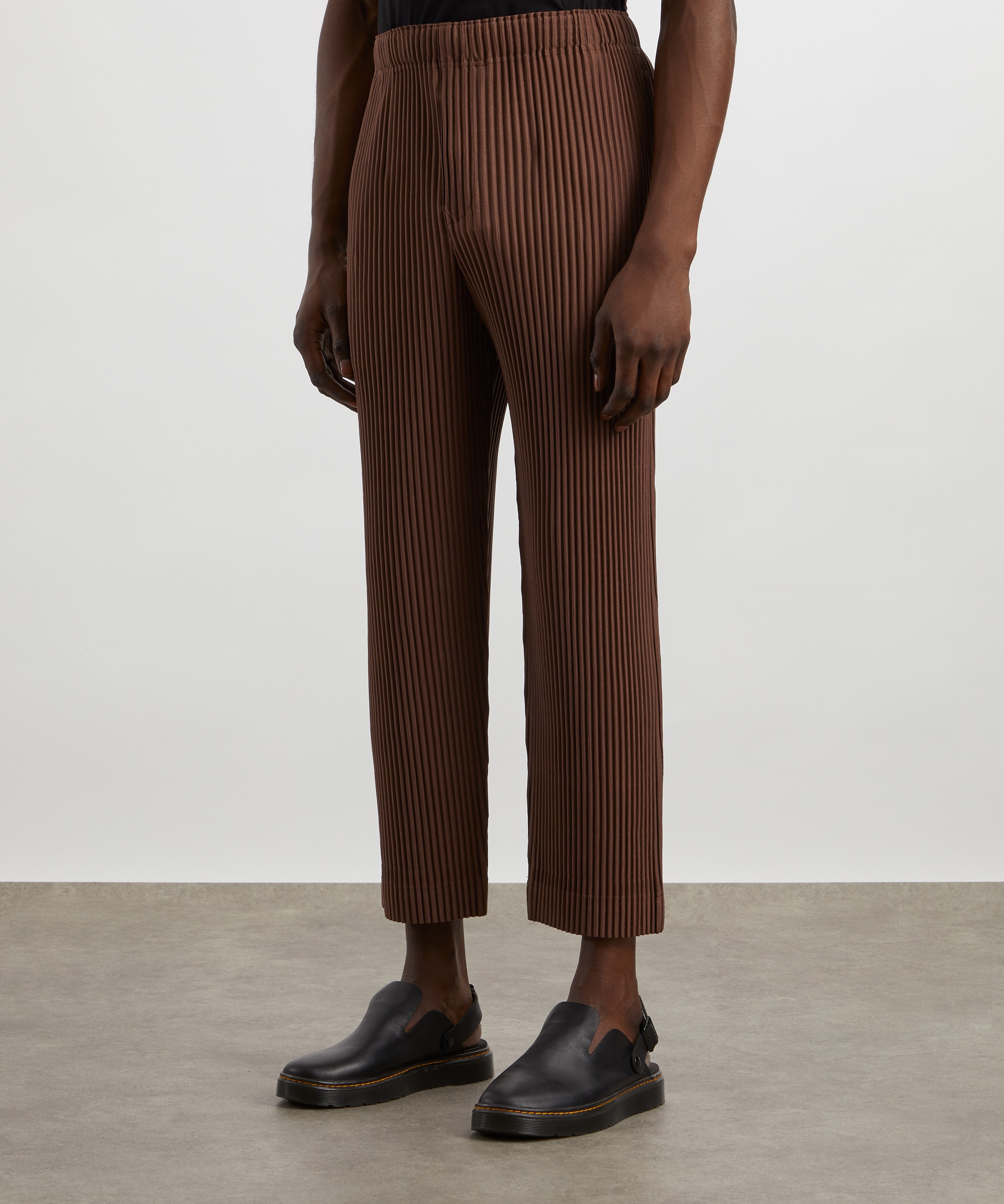 HOMME PLISSÉ ISSEY MIYAKE - MC NOVEMBER Slightly Tapered Trousers image number 2