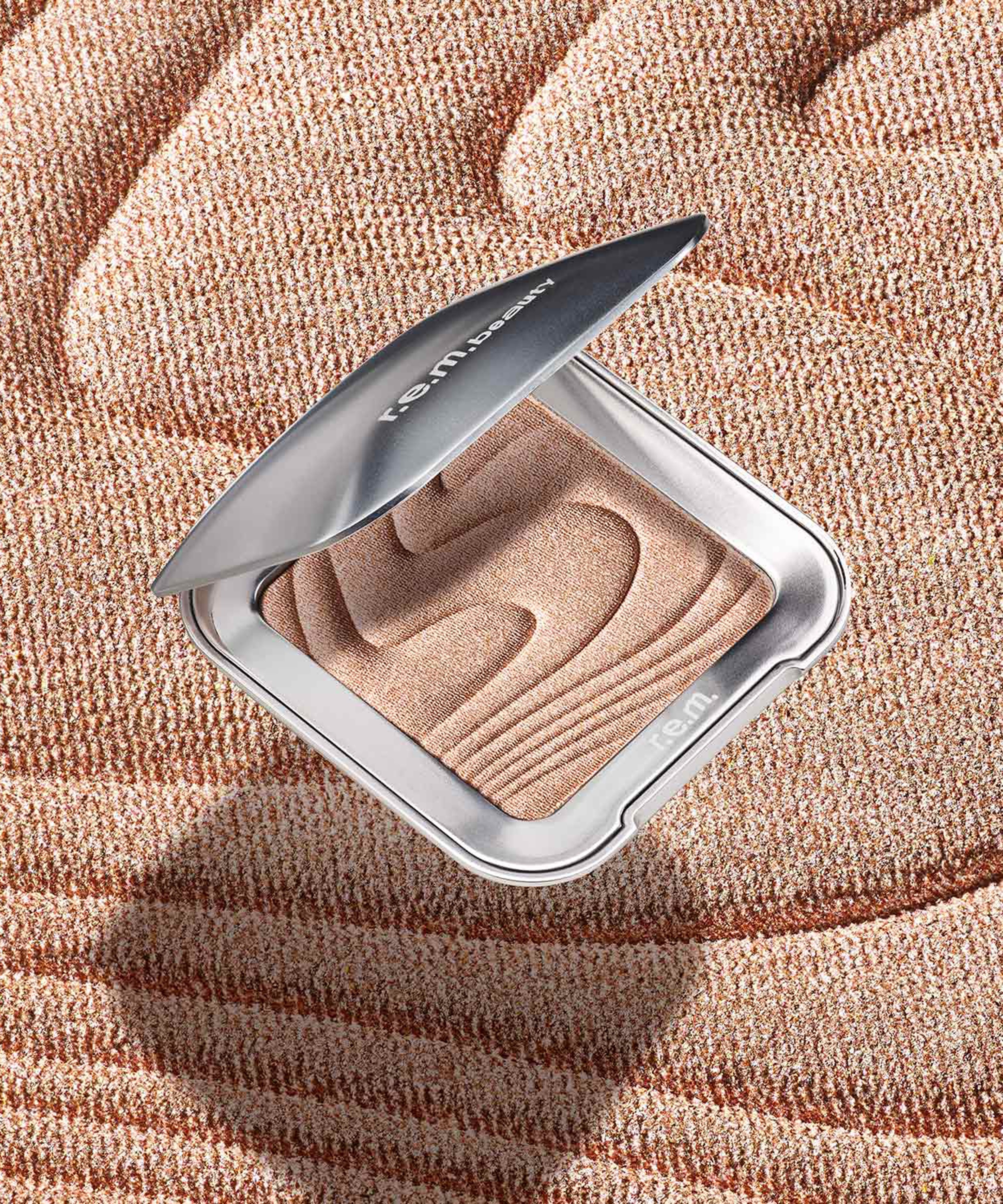 r.e.m. beauty - Interstellar Highlighter Topper 8g image number 2