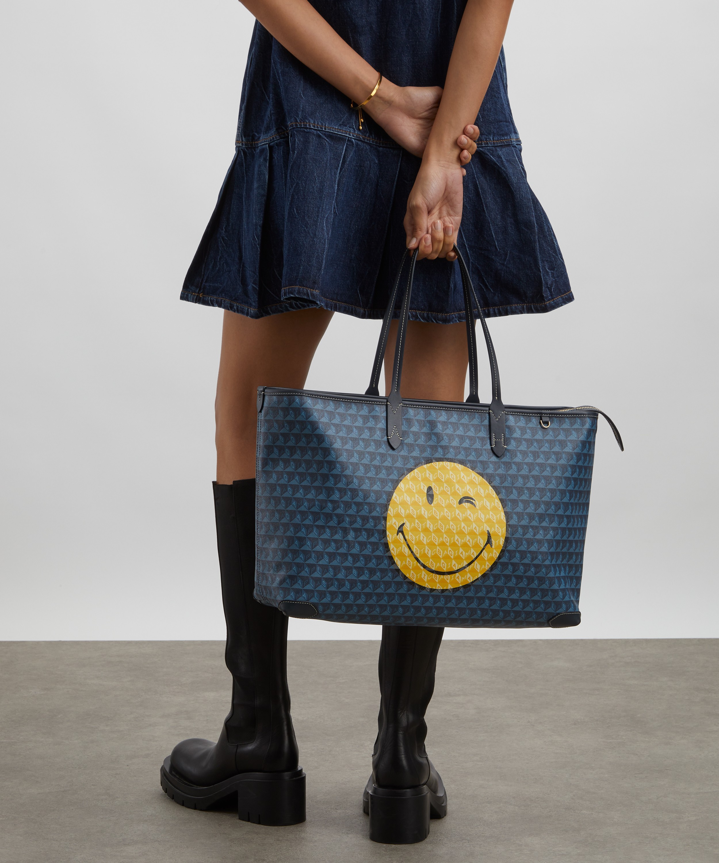 Anya Hindmarch - I Am A Plastic Bag Wink Zipped Tote image number 1