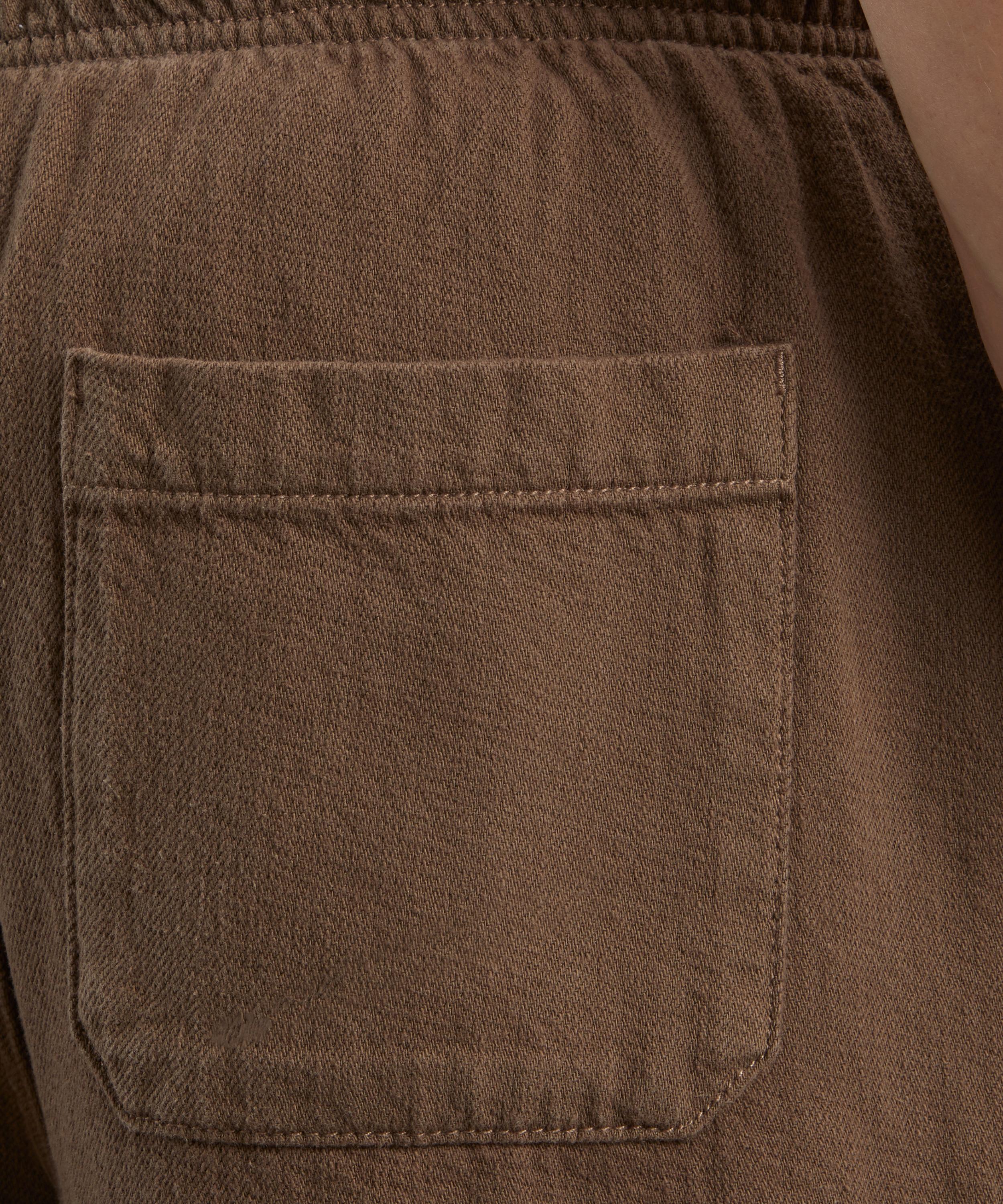 Frame - Textured Terry Travel Trousers in Taupe image number 4