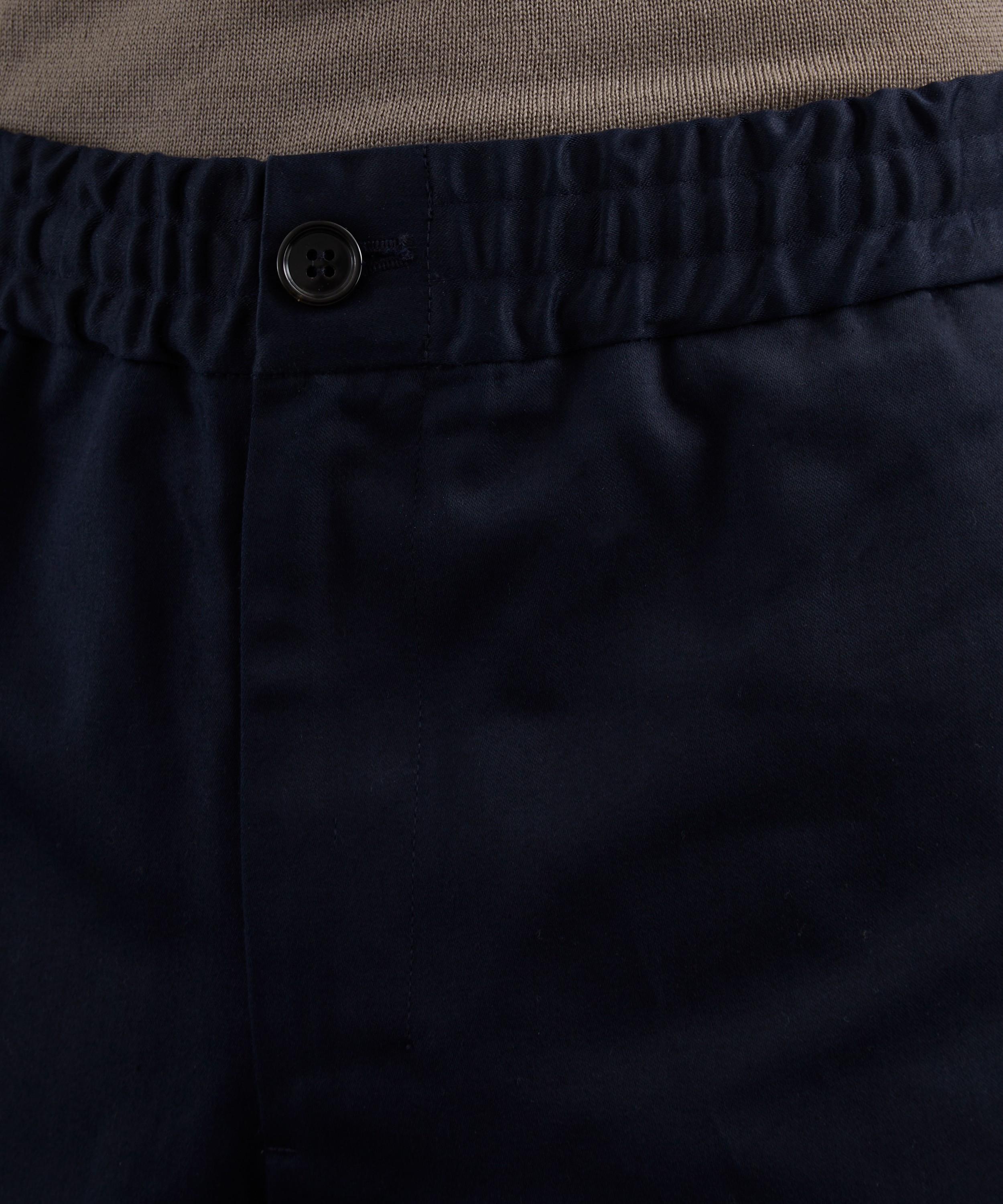 Ami - Navy Elasticated Waist Shorts image number 4