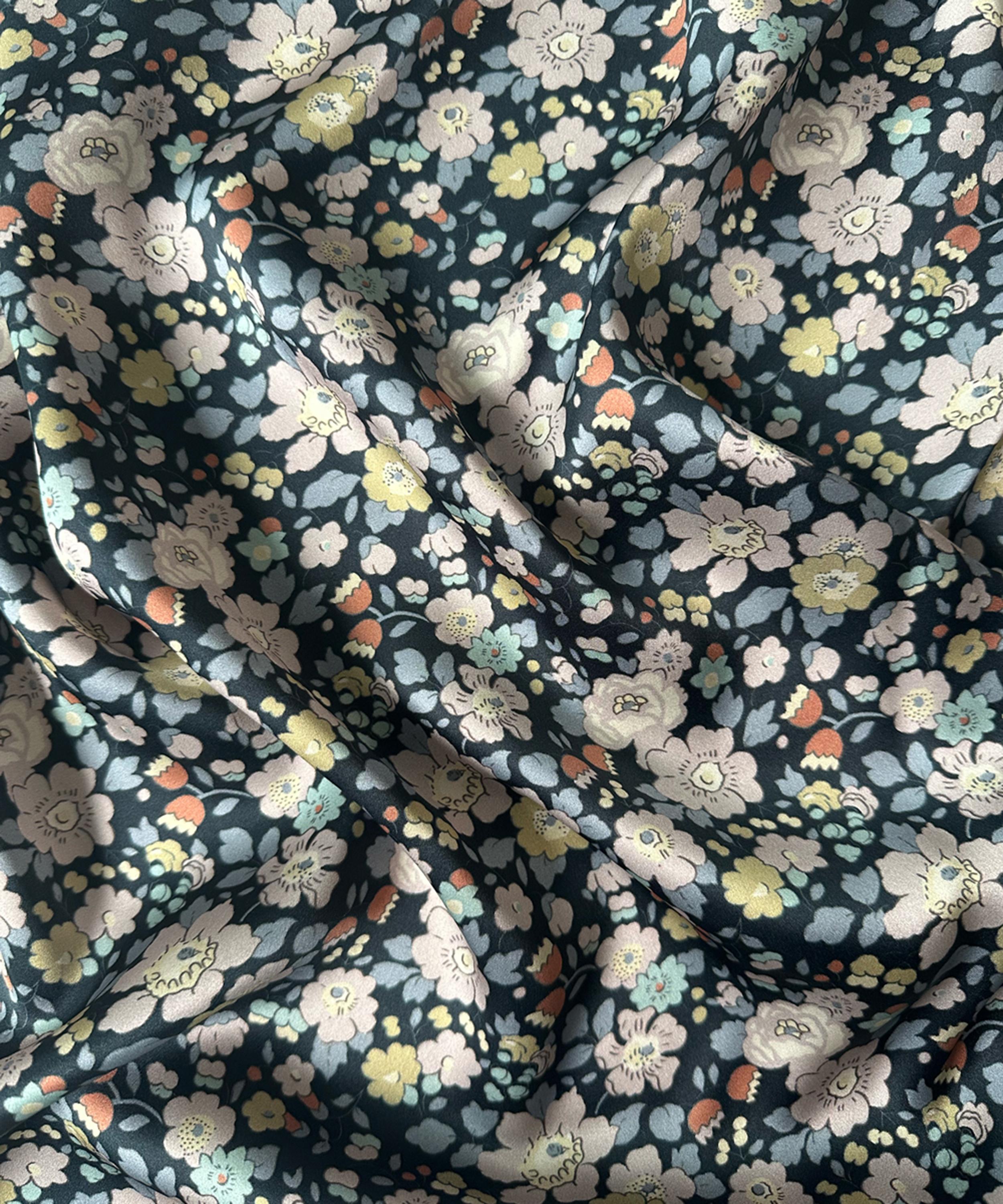Coco & Wolf - Betsy Field Silk Pillowcases image number 1