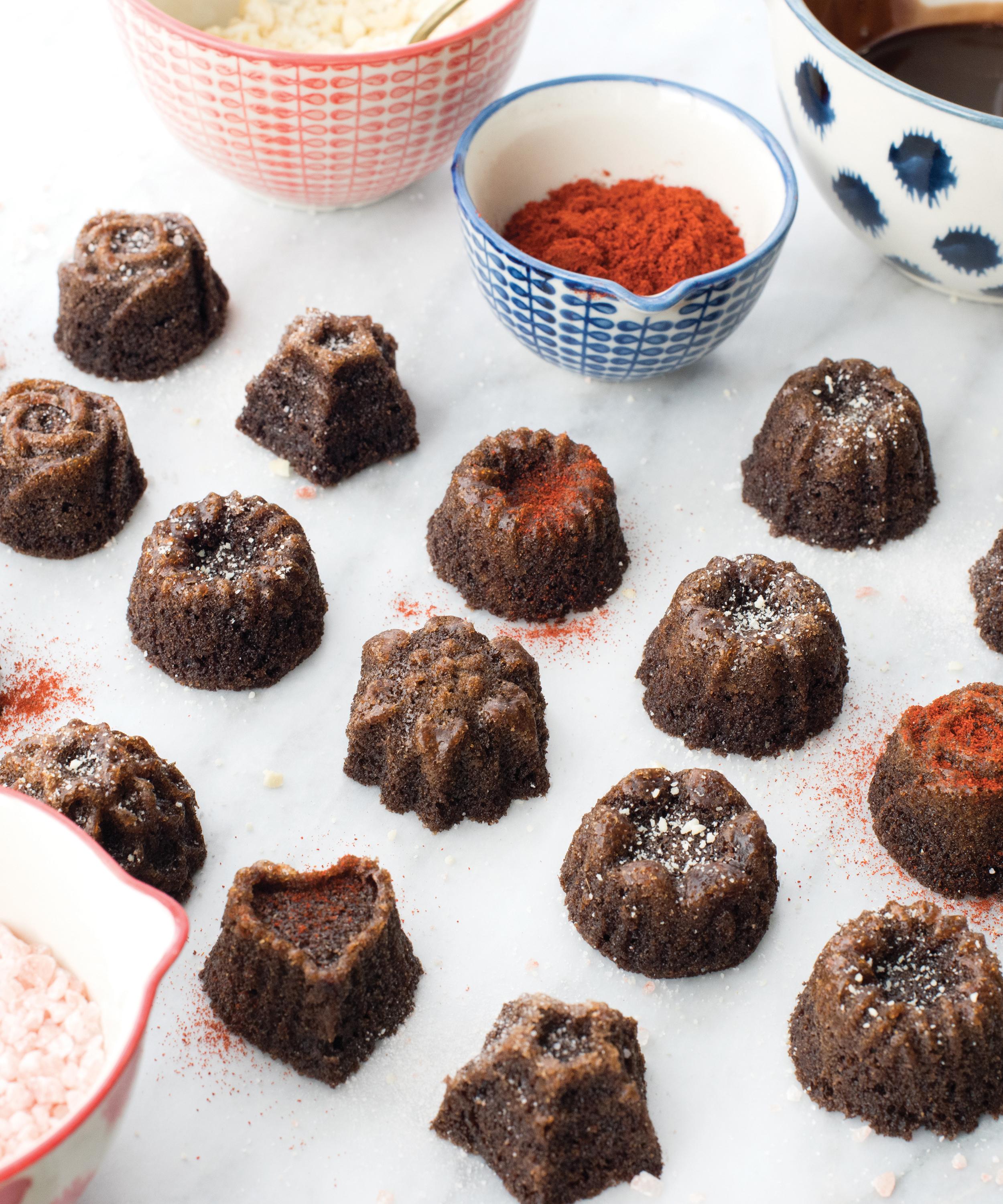 Nordic Ware - Toffee Bundt ® Tea Cakes and Candies Pan image number 2