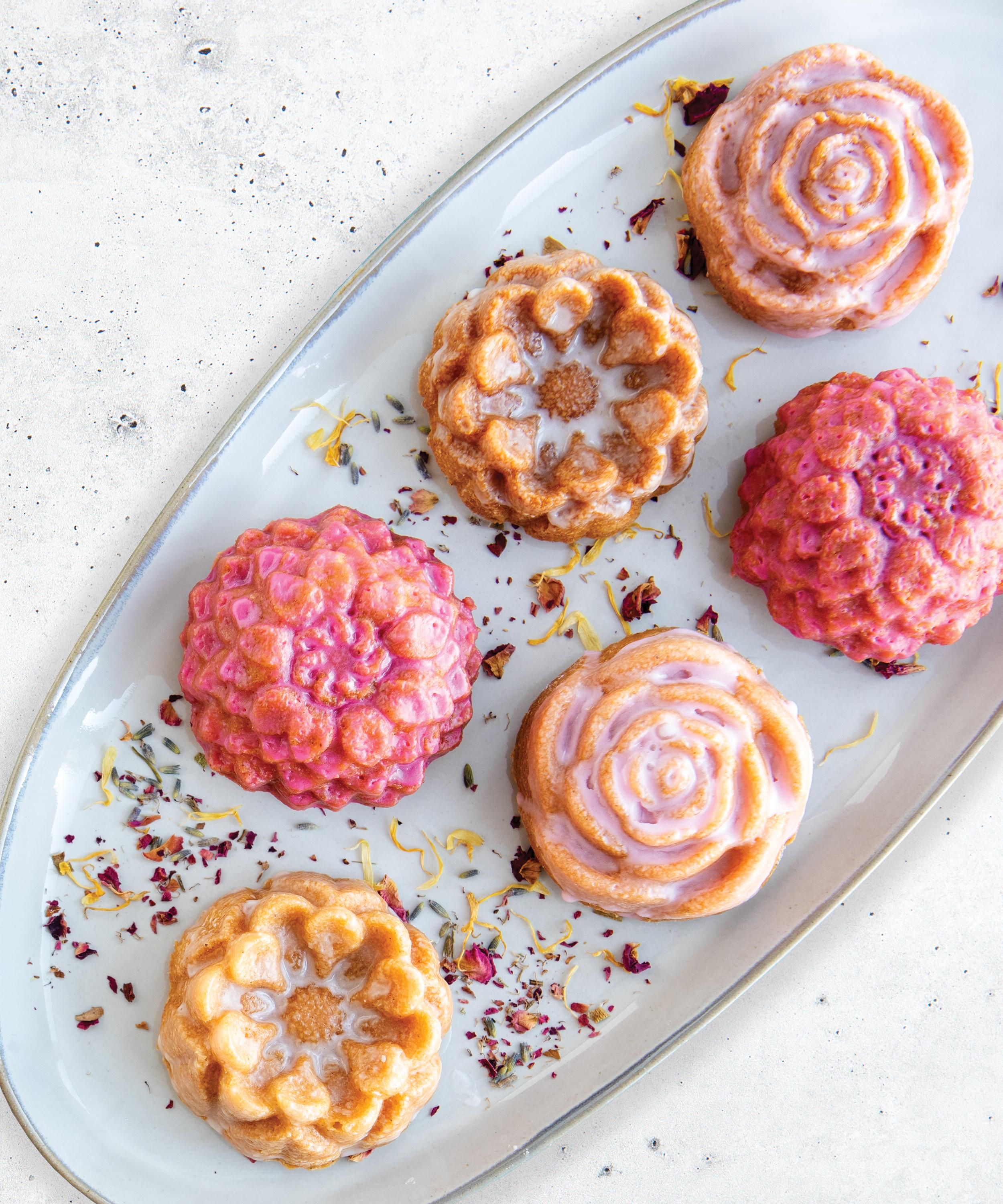 Nordic Ware - Toffee Floral Cakelet Pan image number 2