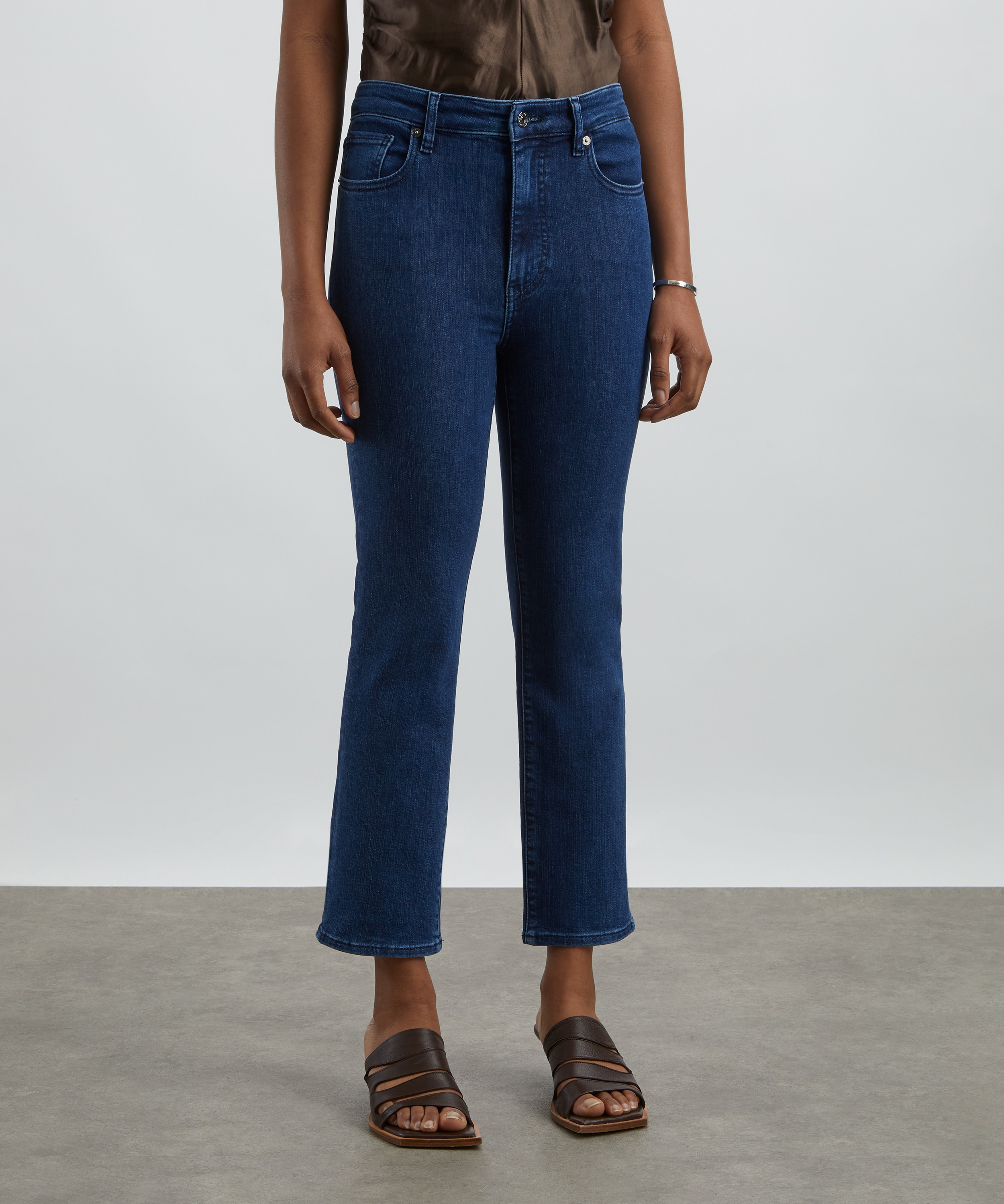 Frame - Pencil High-Rise Slim Jeans in Loner  image number 2