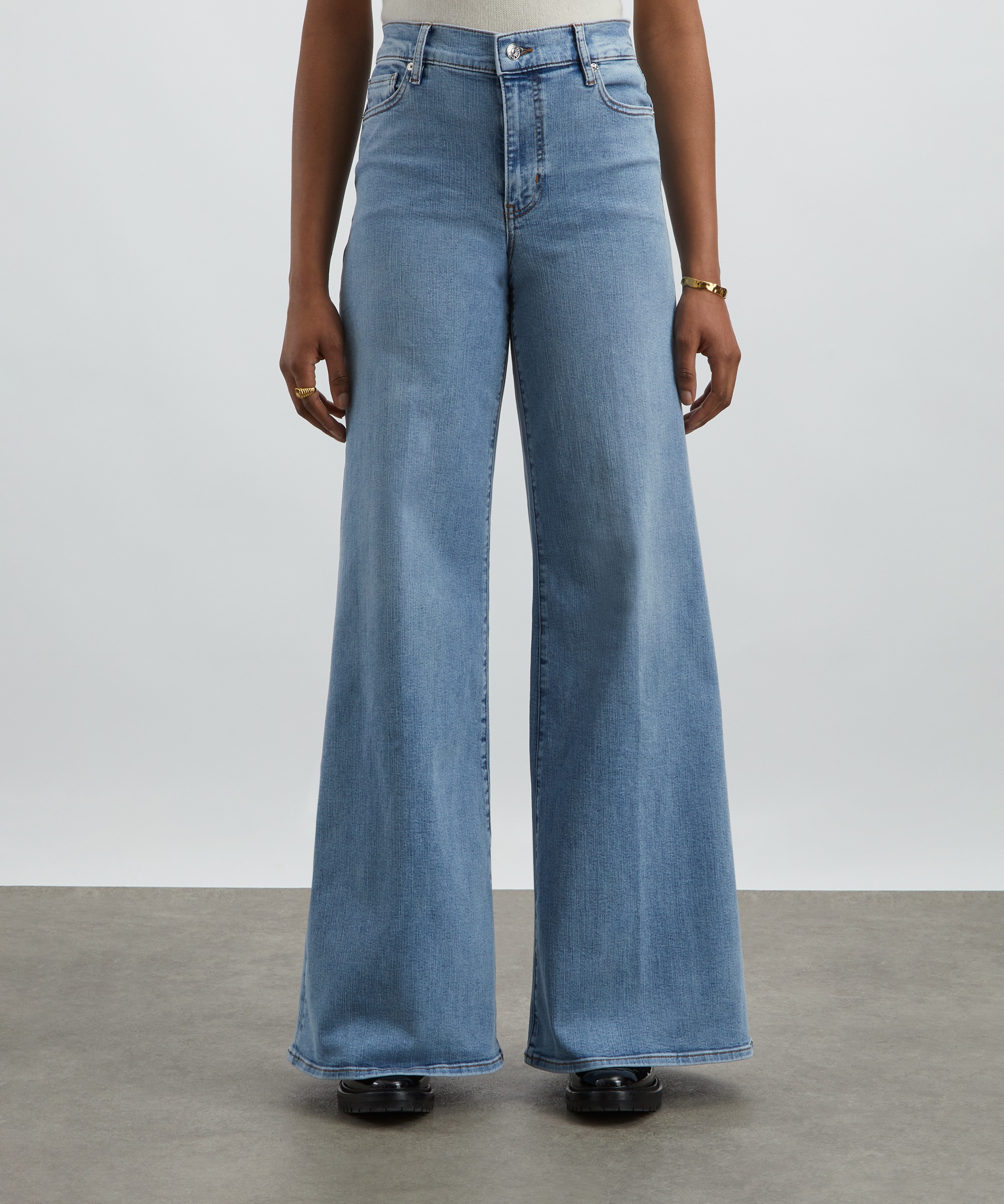 Frame - Le Palazzo High-Rise Wide Leg Jeans in Lark image number 2