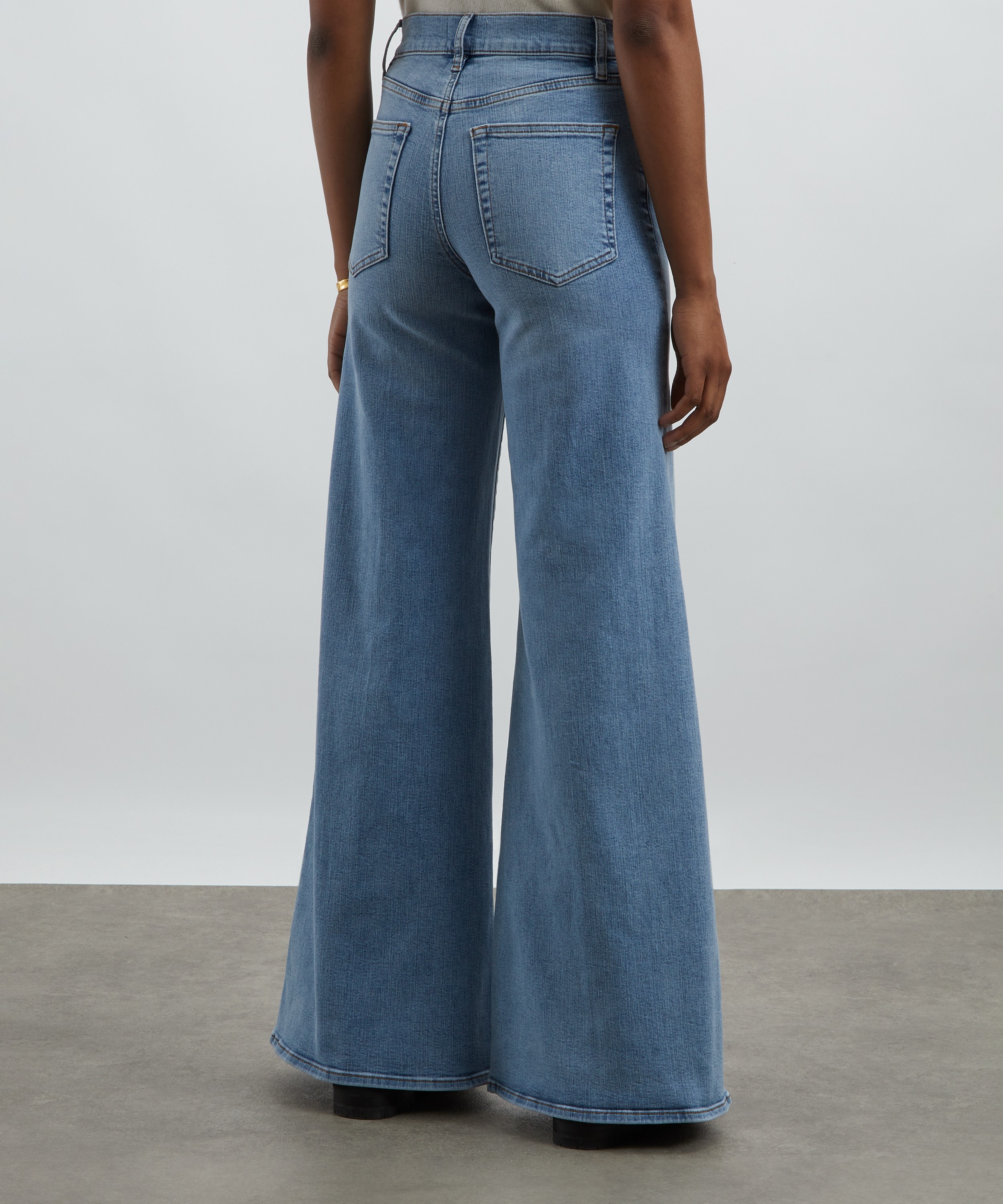 Frame - Le Palazzo High-Rise Wide Leg Jeans in Lark image number 3