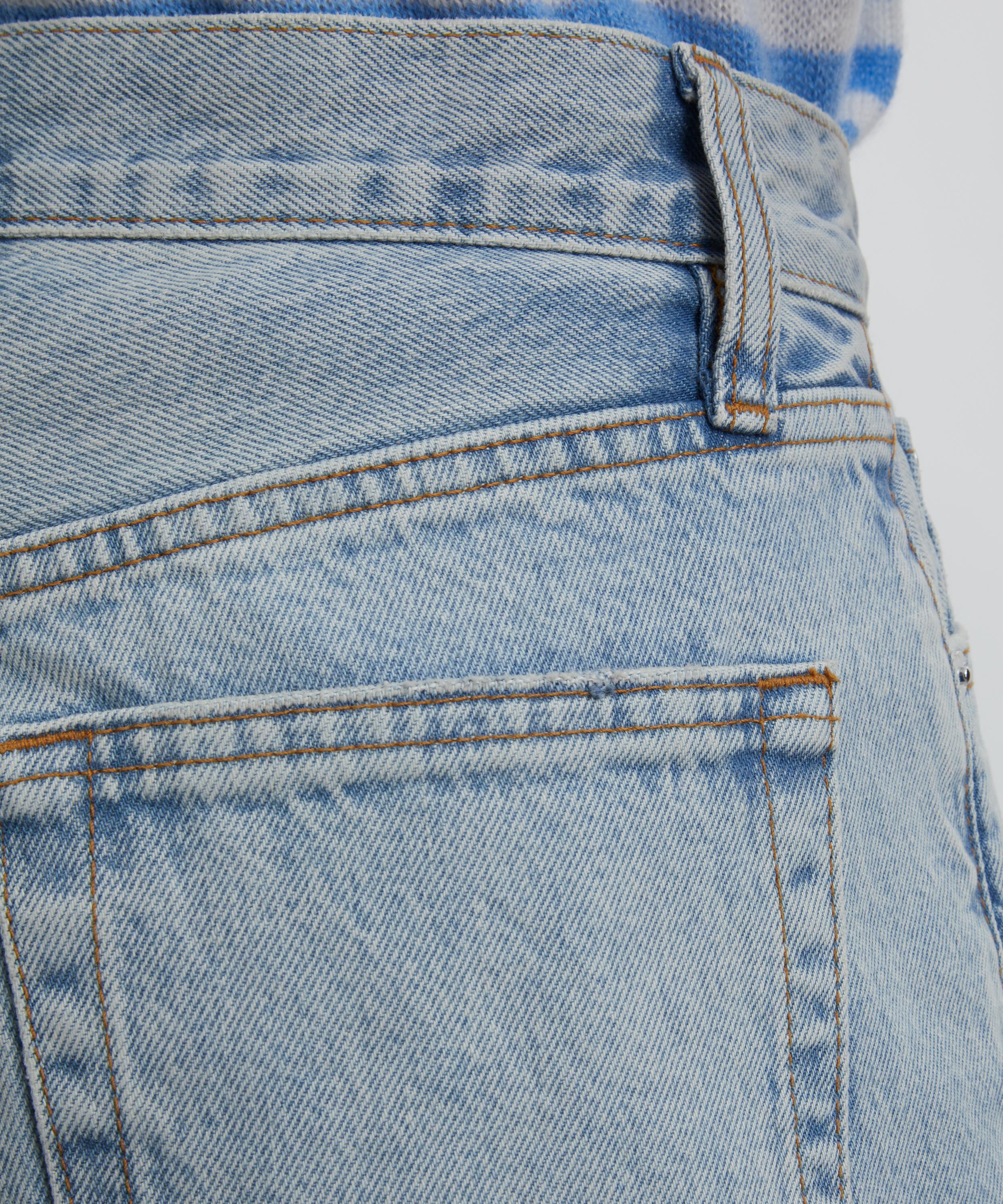 Frame - Le Timeless High-Rise Knee-Length Shorts in Tricky image number 4