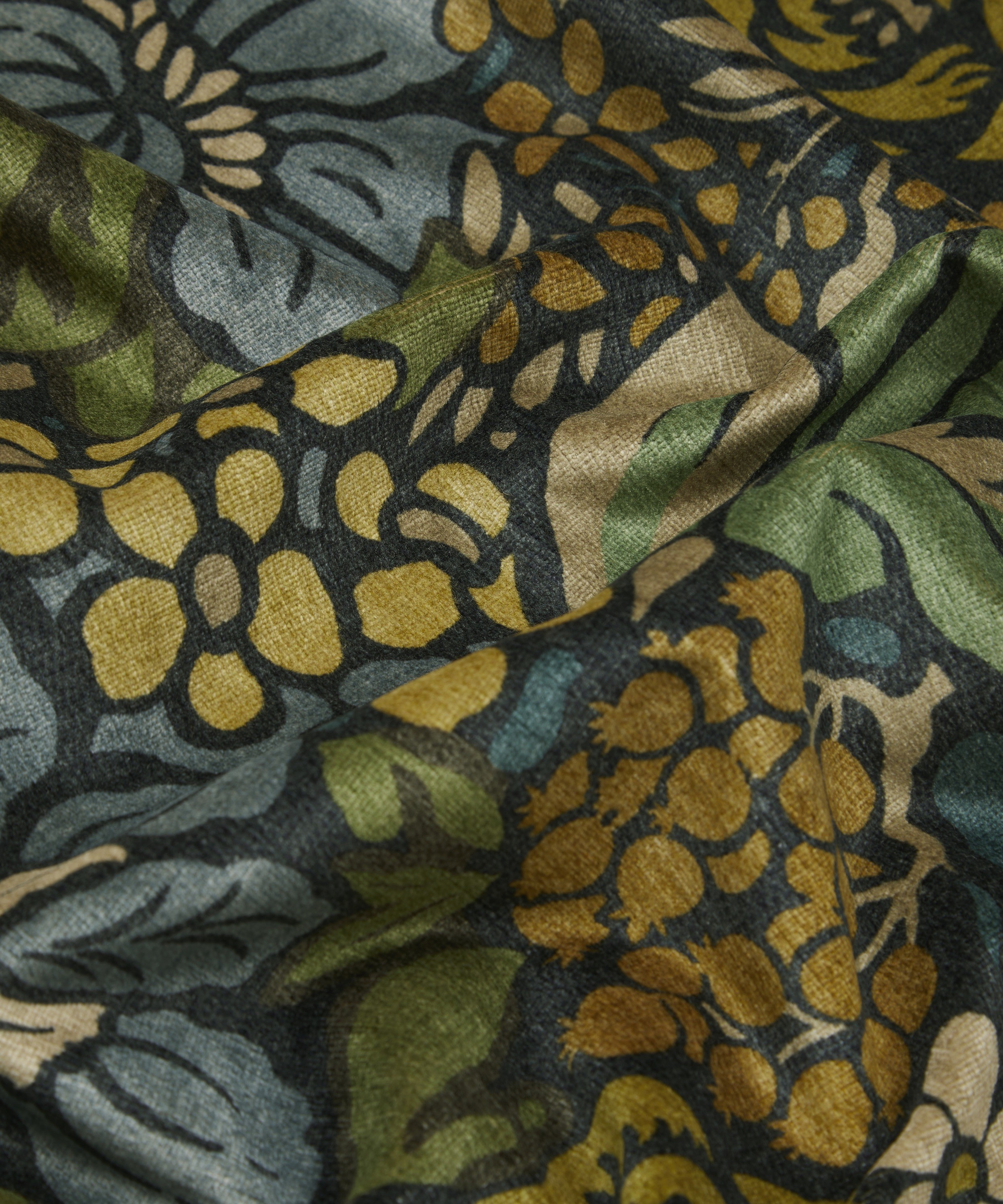 Liberty Interiors - Pomegranate Garden Velvet in Artichoke image number 3