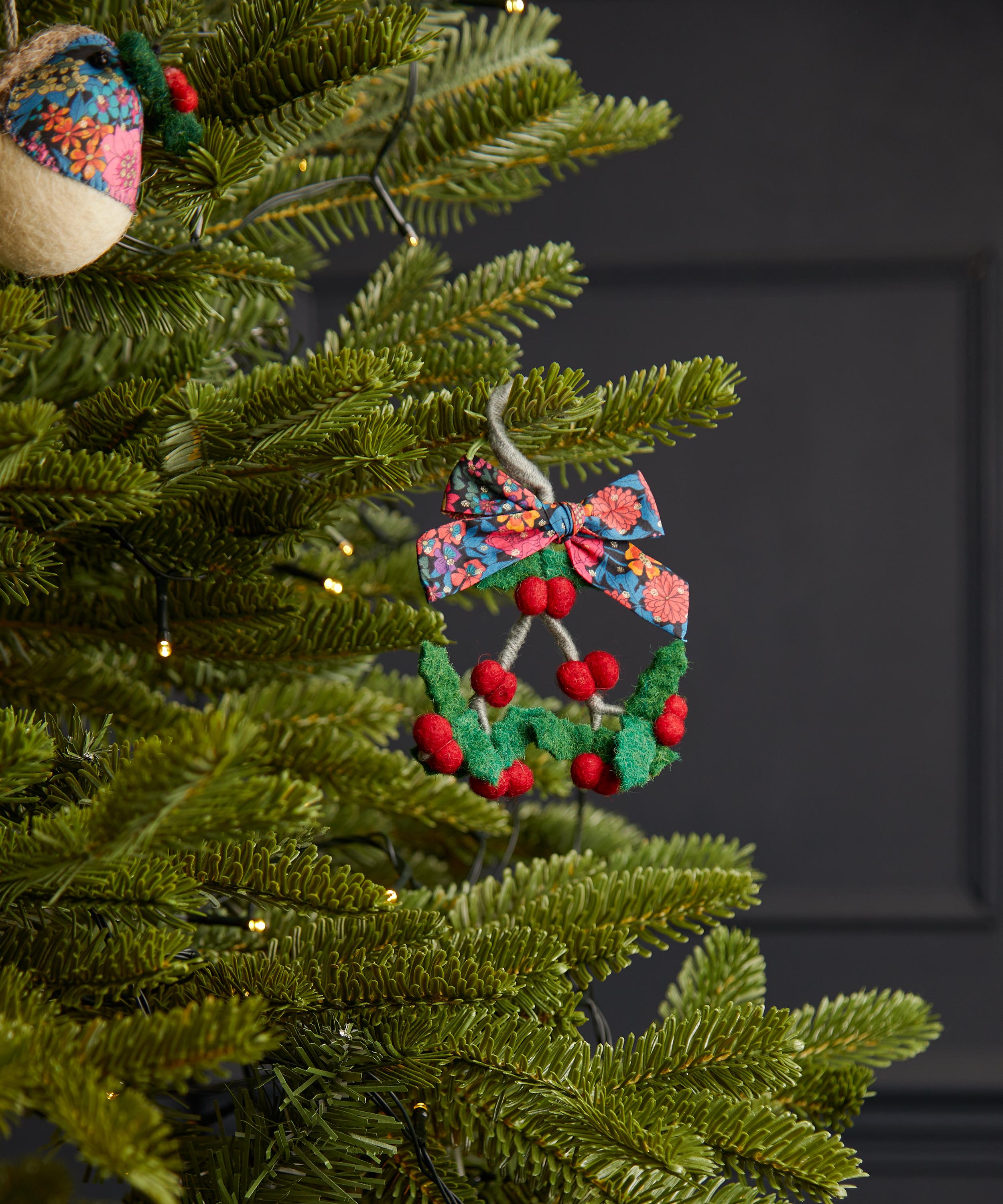 Christmas - Mini Holly Hanger with Bow image number 1
