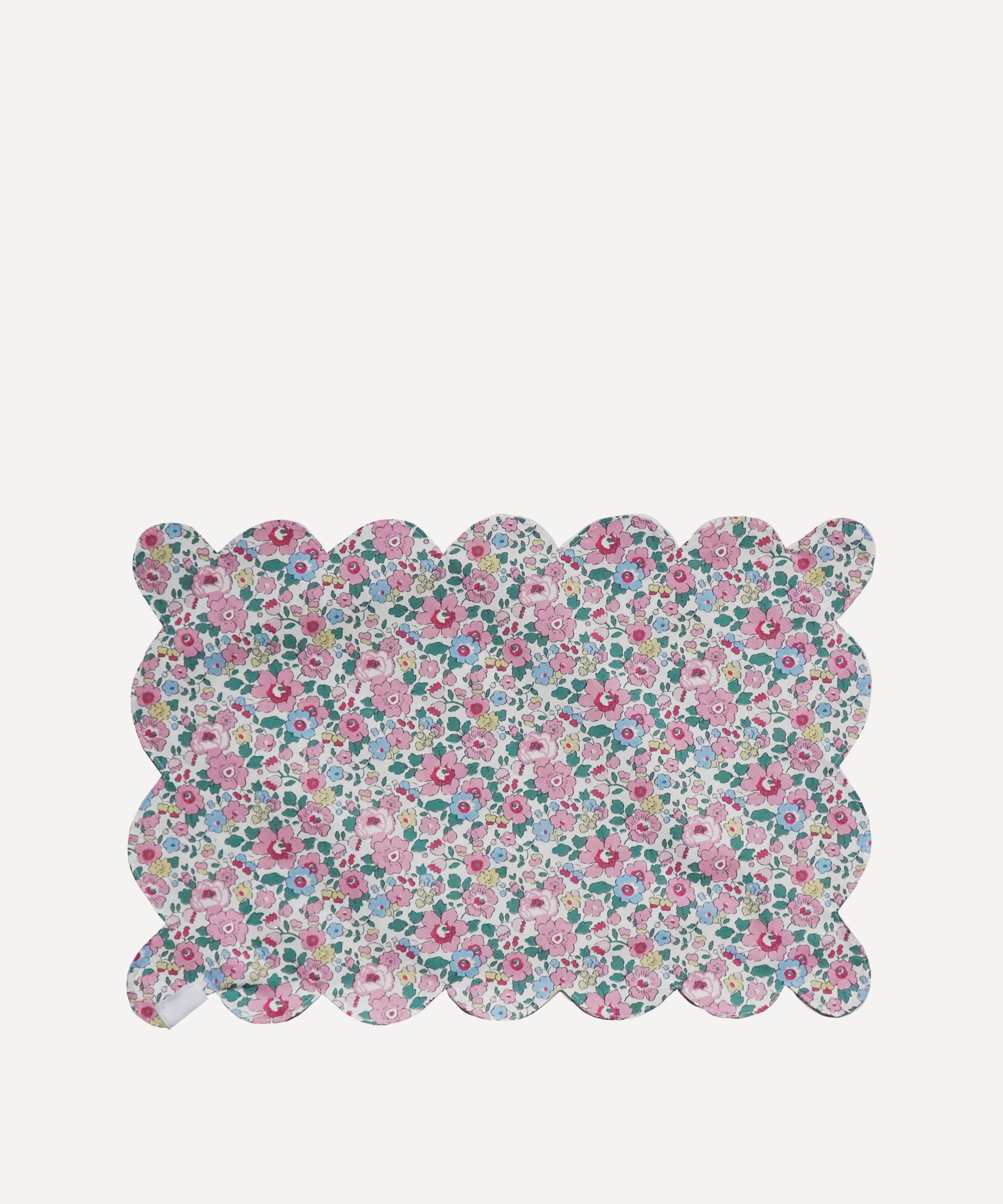 Coco & Wolf - Betsy Lavender Scallop Placemat image number 2