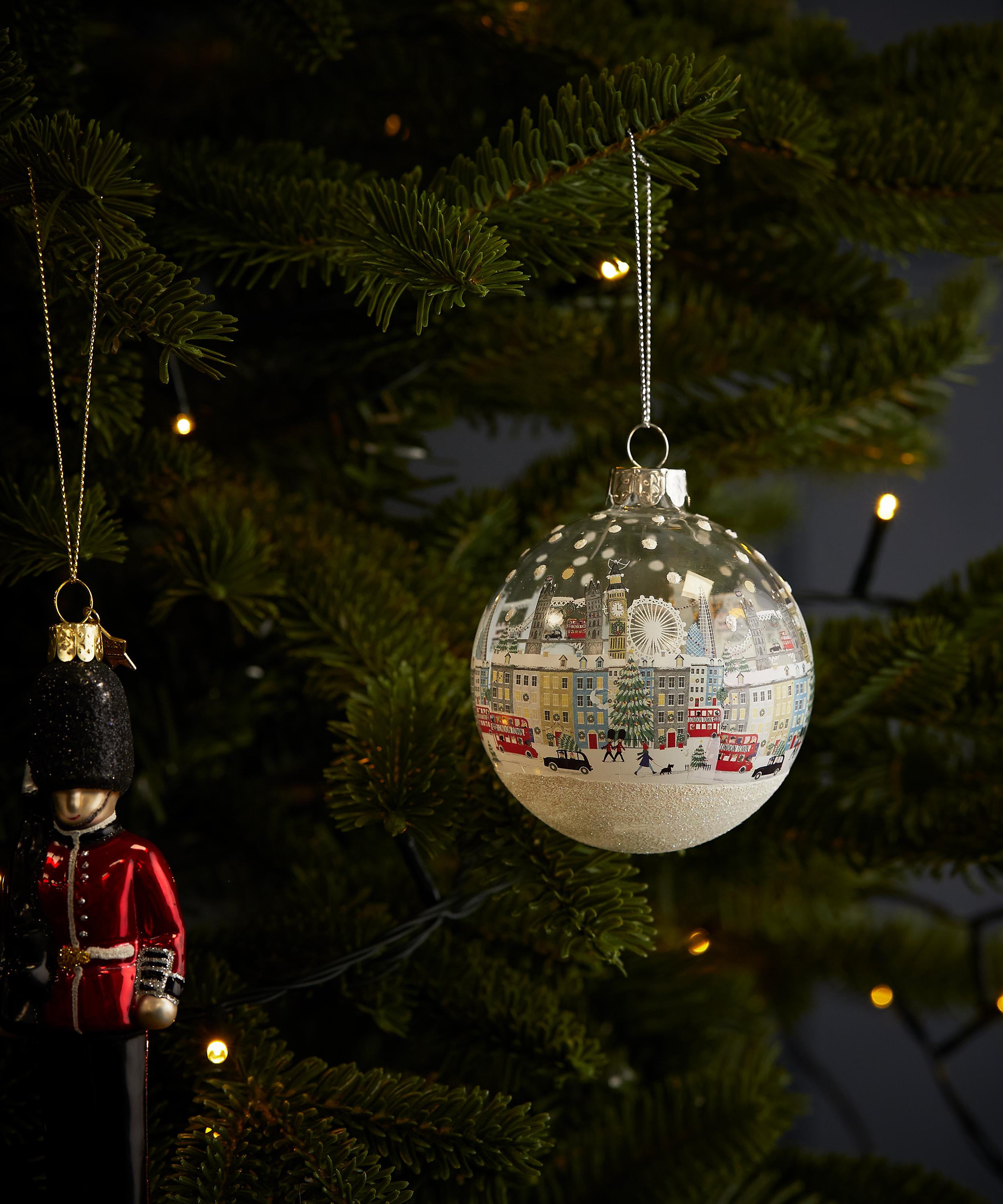 Christmas - London Scene Glass Bauble image number 1