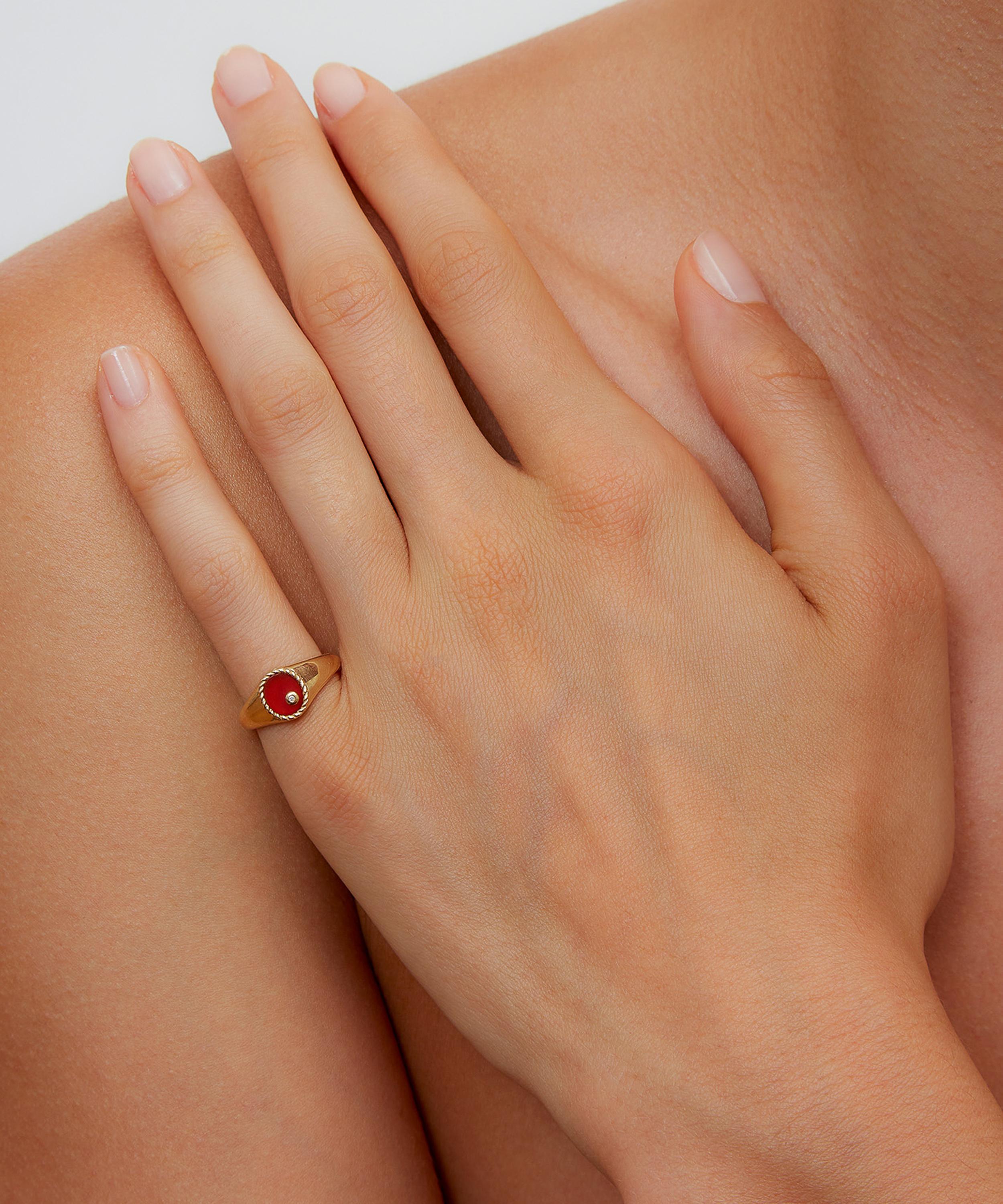 Yvonne Léon - 9ct Gold Red Agate Baby Oval Signet Ring image number 1