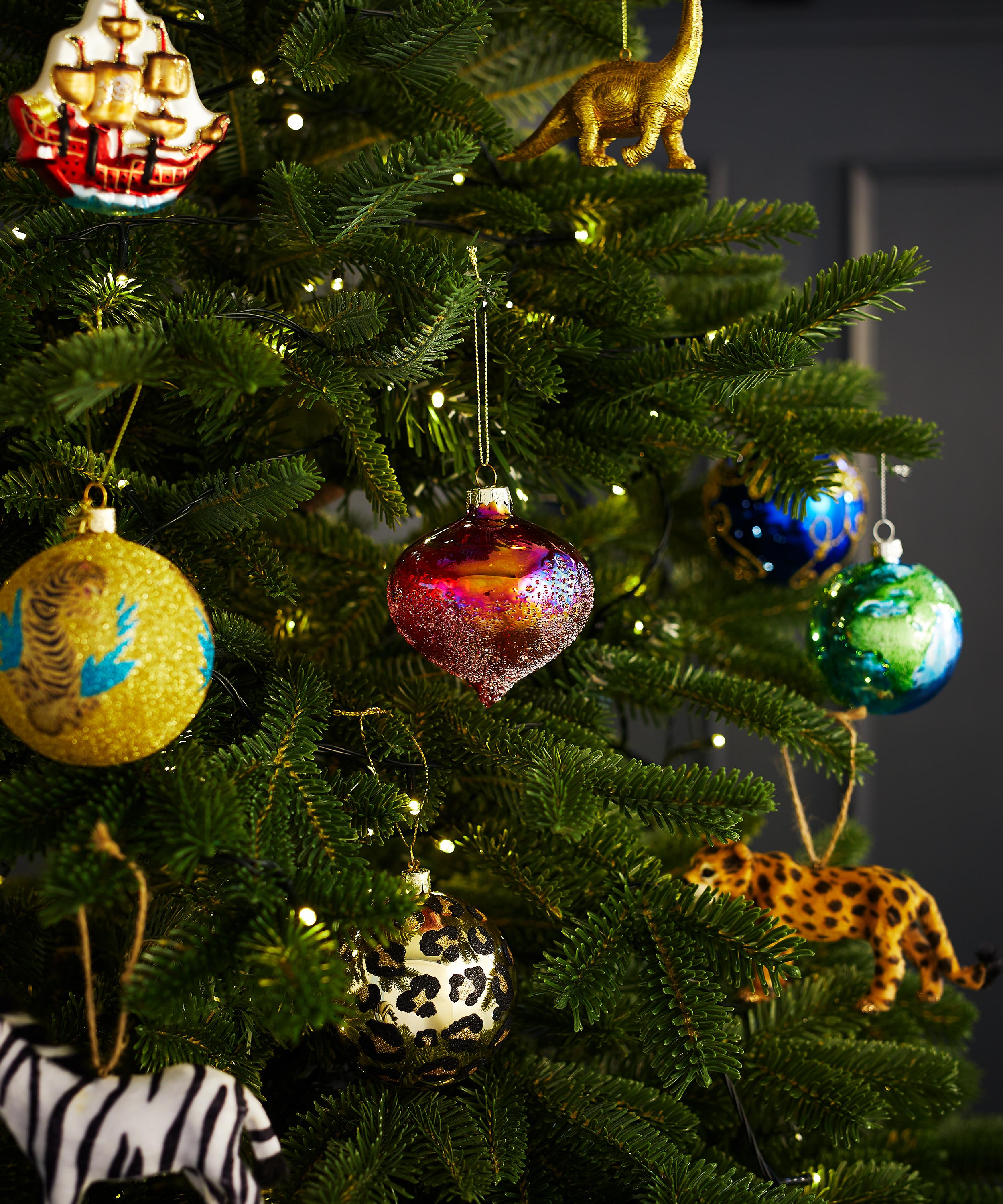 Christmas - Red-Crusted Onion Glass Bauble image number 1