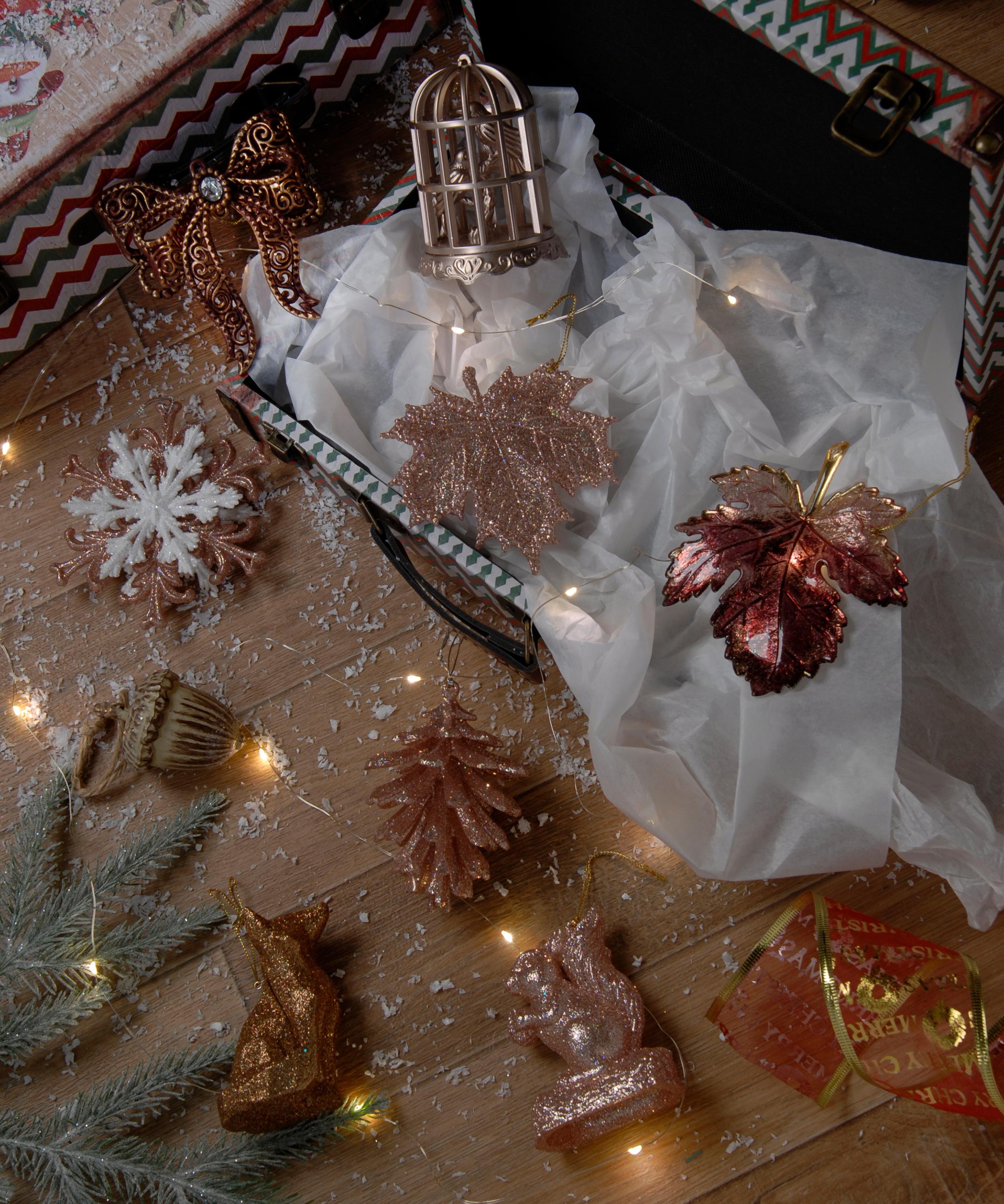 Christmas - Leaf Glass Ornament image number 3