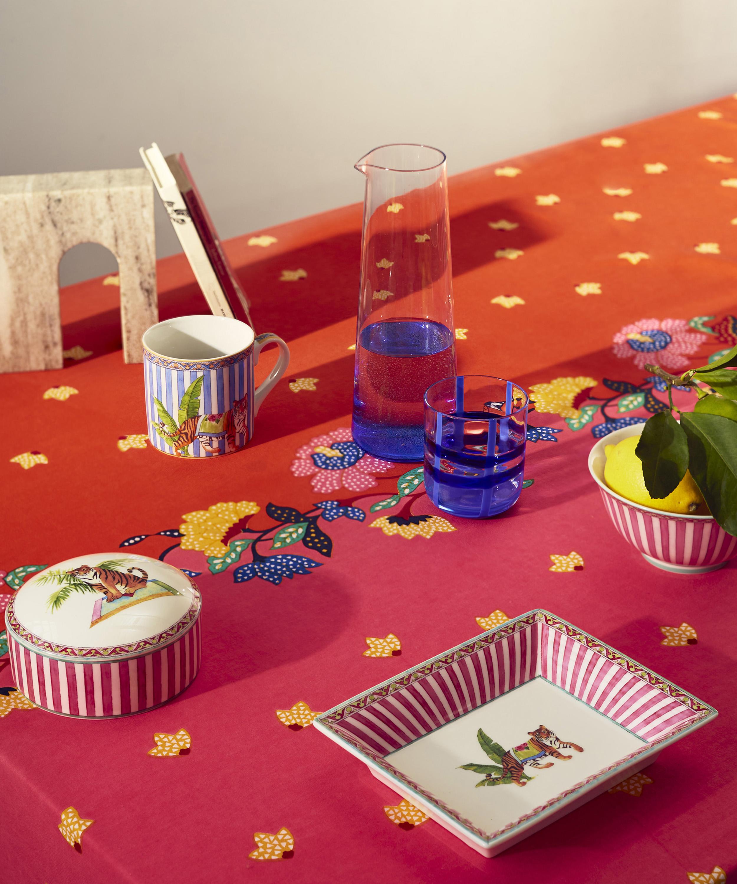 Lisa Corti - Indonesian Red Rose 180x270cm Tablecloth image number 1