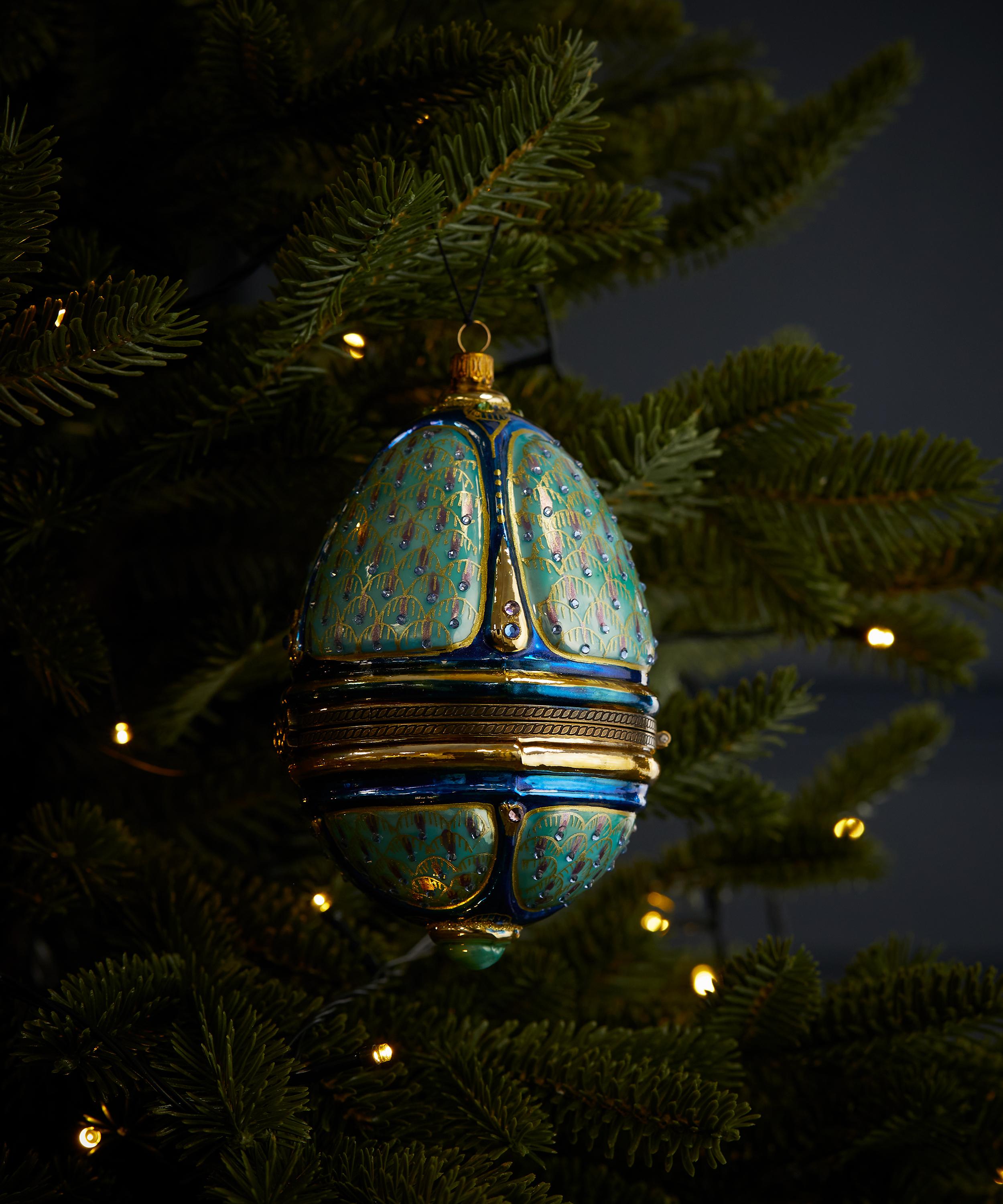 Christmas - Peacock Hinged Faberg&eacute; Egg image number 1