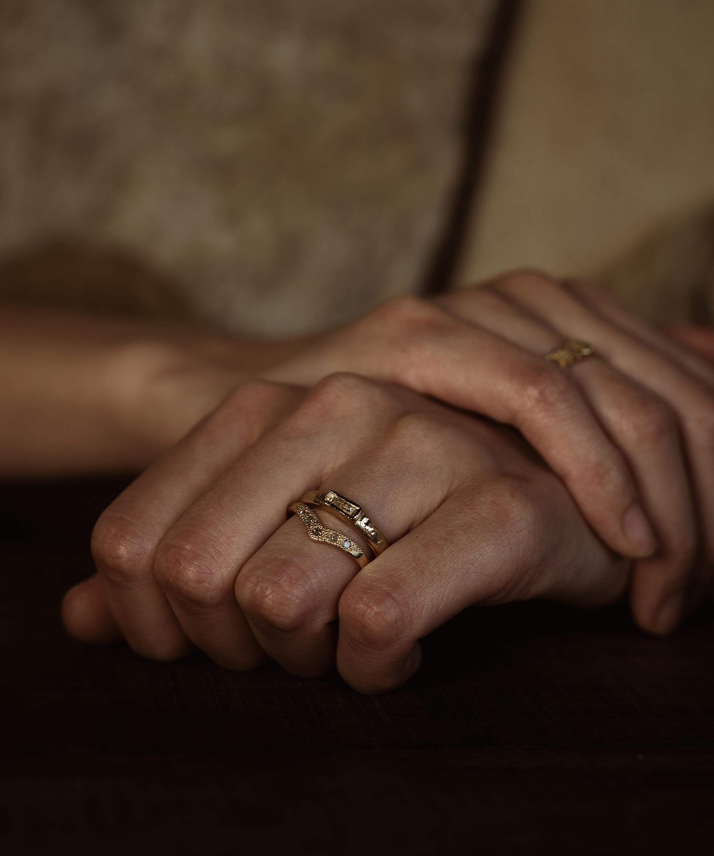 Ellis Mhairi Cameron - 14ct Gold Baguette Diamond Single Scatter Ring image number 1