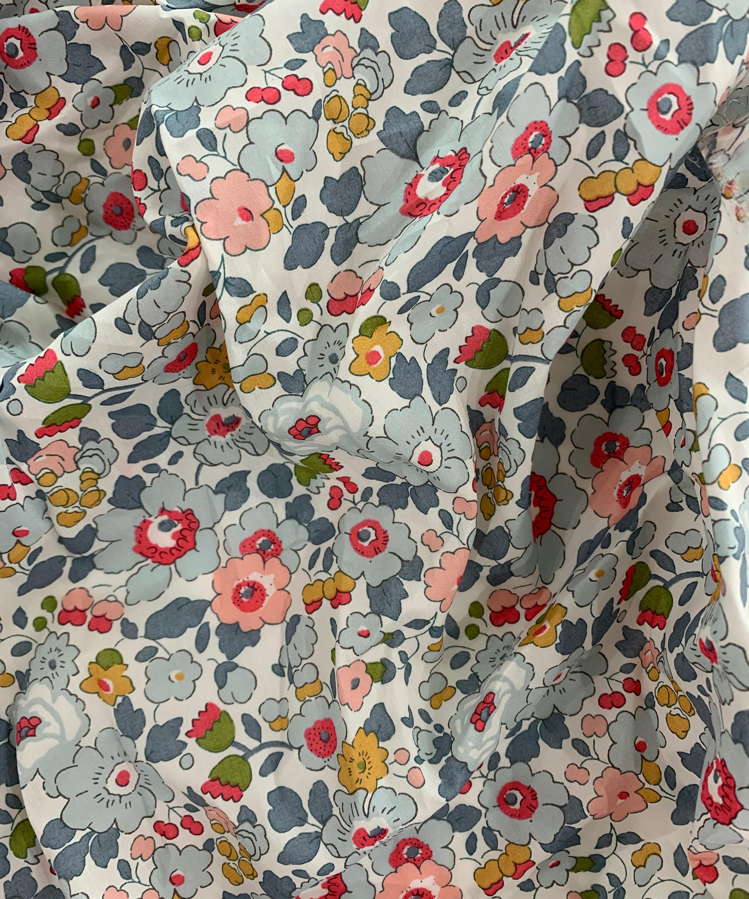 Coco & Wolf - Betsy Grey Tana Lawn™ Cotton Pillowcases Set of Two image number 2