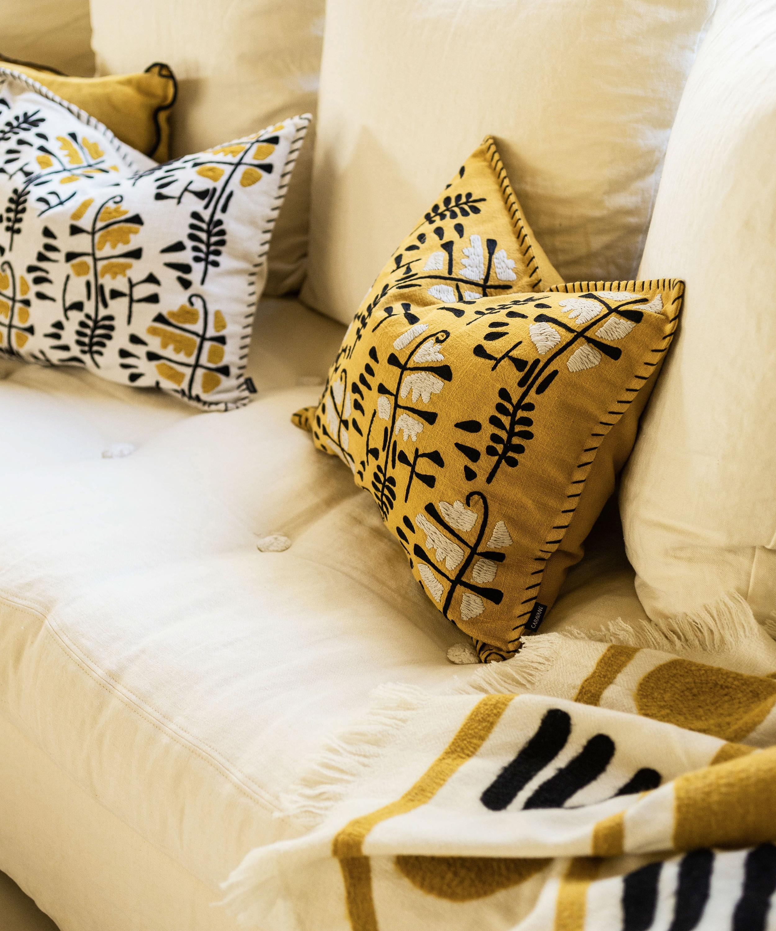 Caravane - Vadhi Cushion image number 1