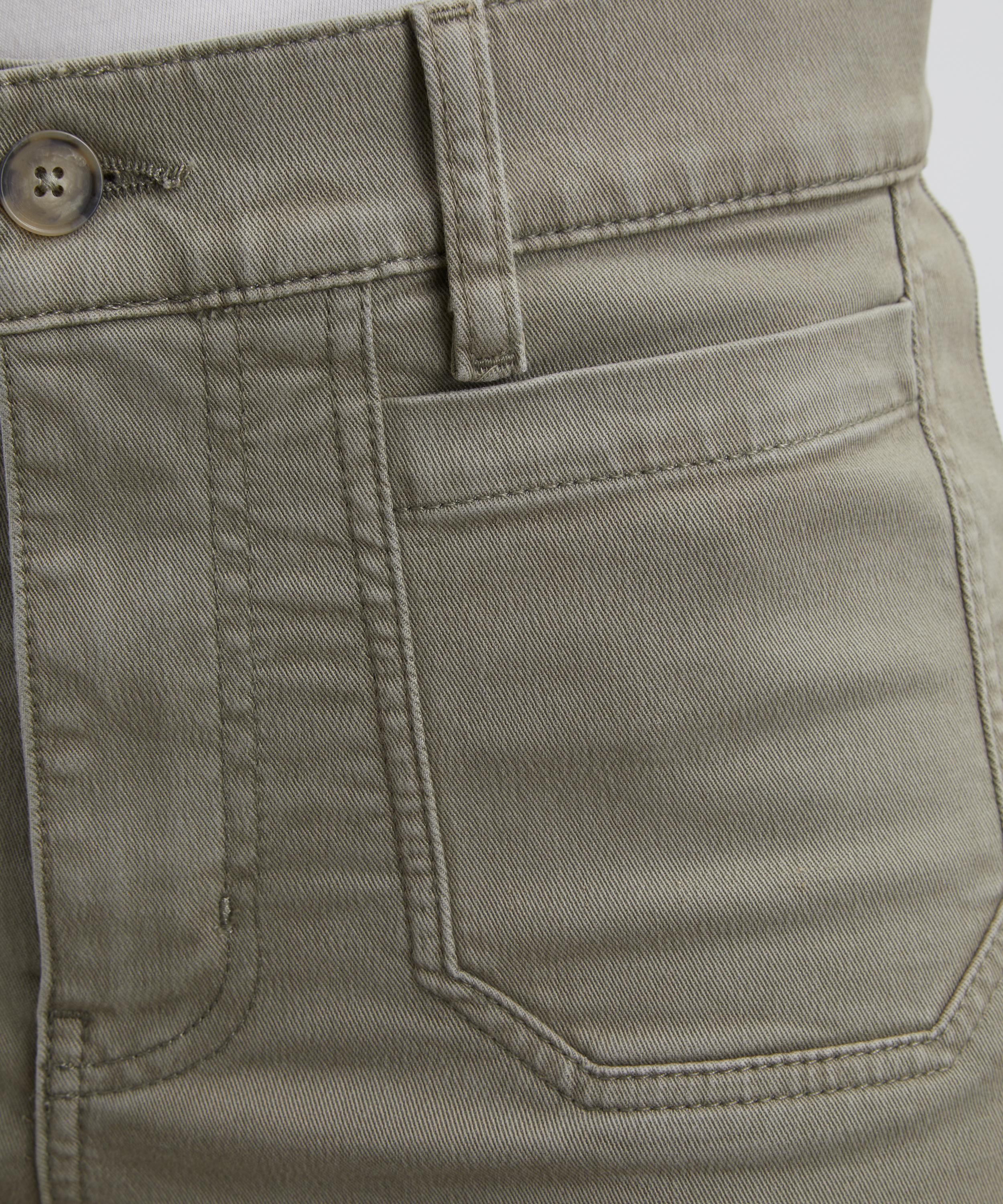 Frame - Le Slim Palazzo Modernist Pocket Jeans in Thyme image number 4