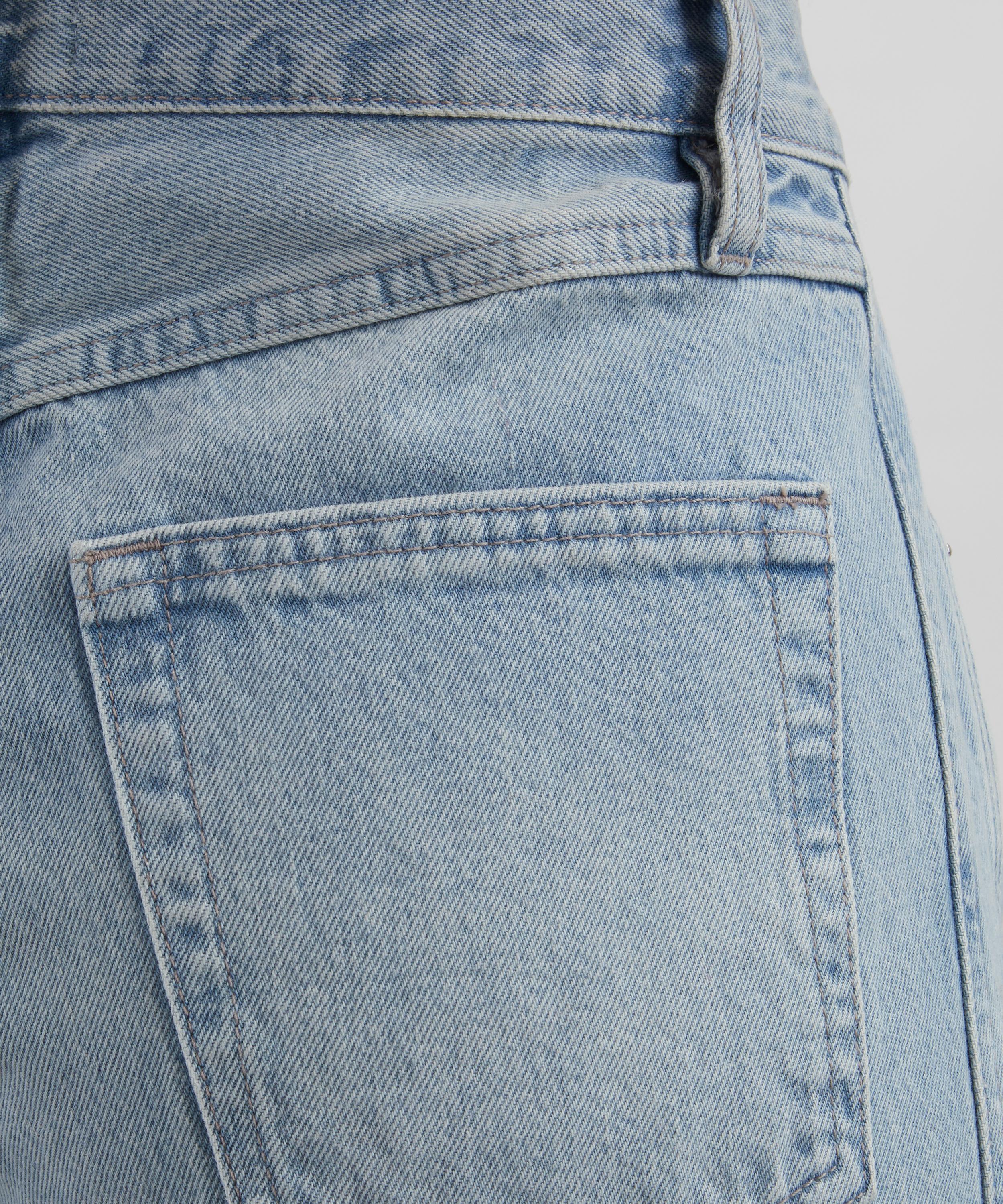 Frame - The Twisted High-Rise Barrel Jeans in Never image number 4