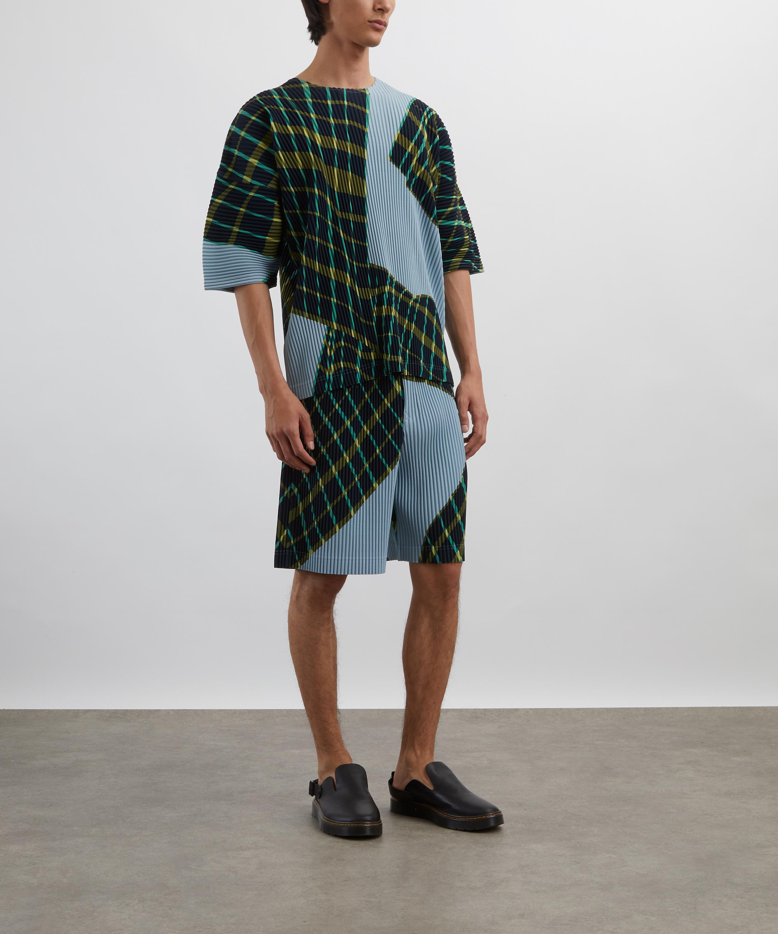 HOMME PLISSÉ ISSEY MIYAKE - WINDSWEPT PLAID Pleated Shorts image number 1