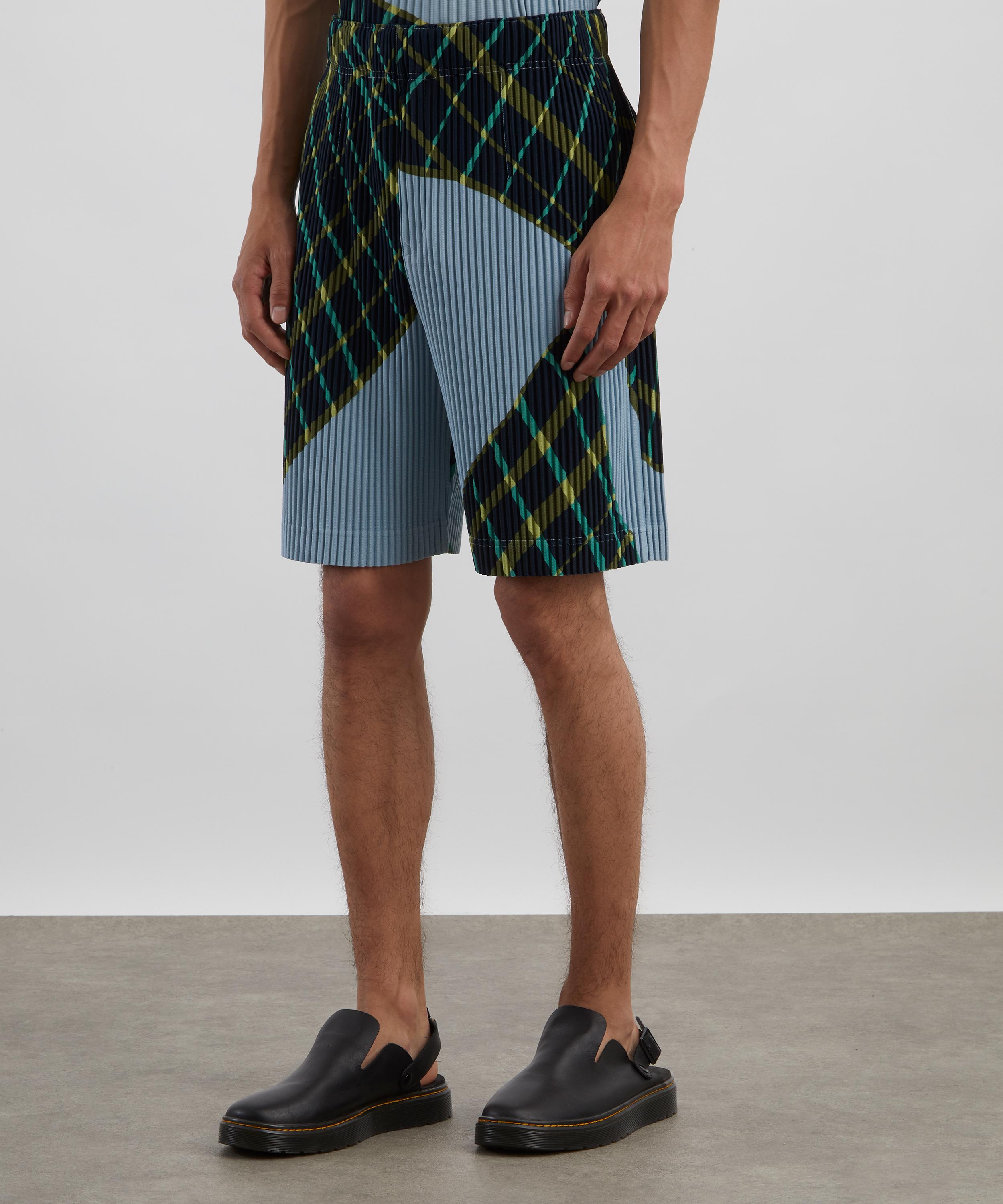 HOMME PLISSÉ ISSEY MIYAKE - WINDSWEPT PLAID Pleated Shorts image number 2