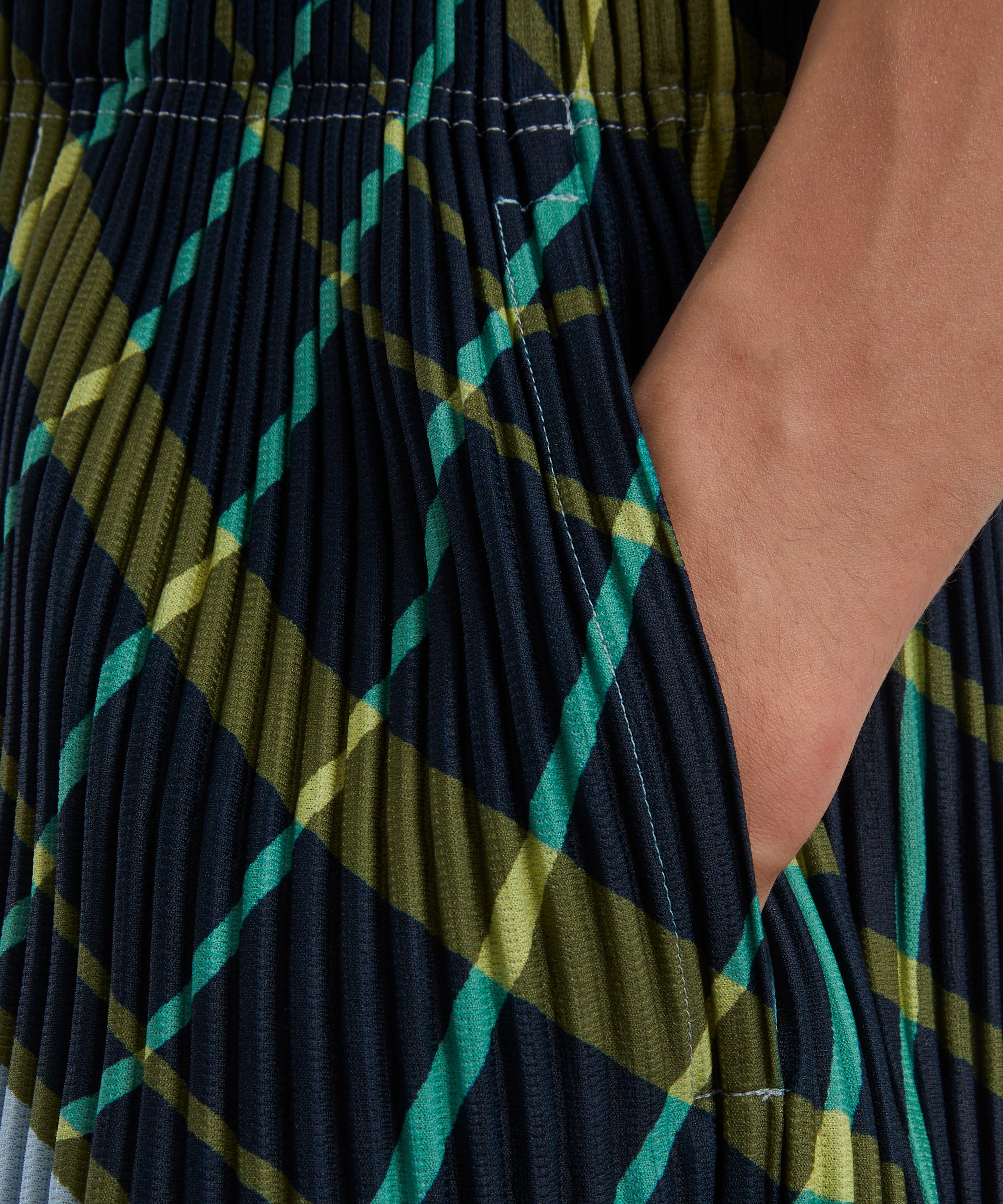 HOMME PLISSÉ ISSEY MIYAKE - WINDSWEPT PLAID Pleated Shorts image number 4
