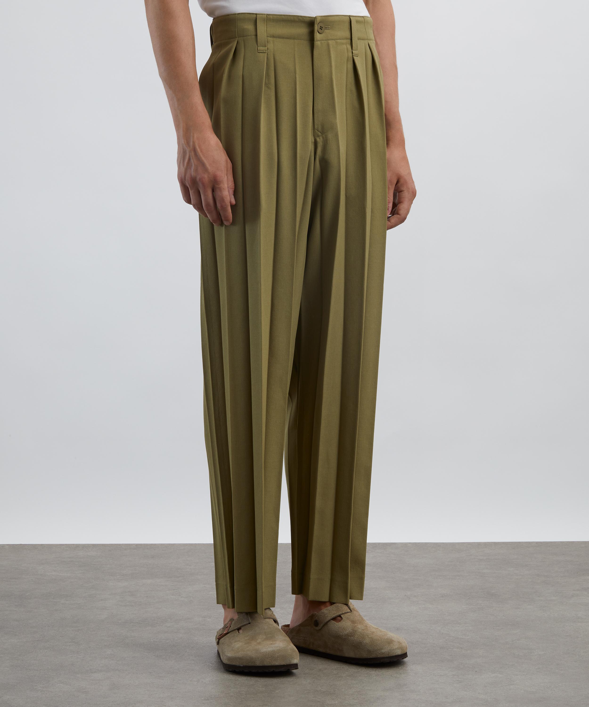 HOMME PLISSÉ ISSEY MIYAKE - EDGE ENSEMBLE Khaki Pleated Trousers image number 2