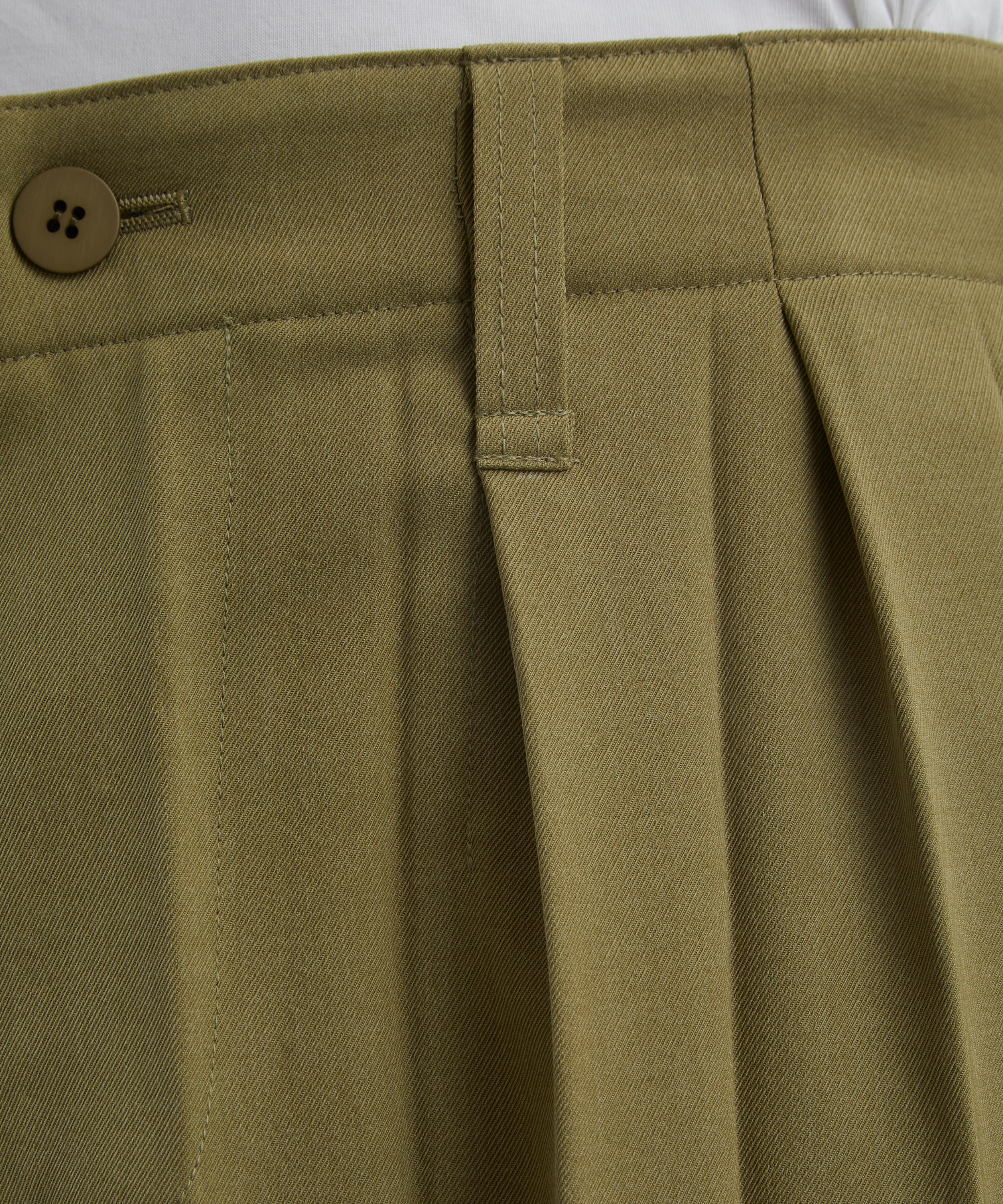 HOMME PLISSÉ ISSEY MIYAKE - EDGE ENSEMBLE Khaki Pleated Trousers image number 4