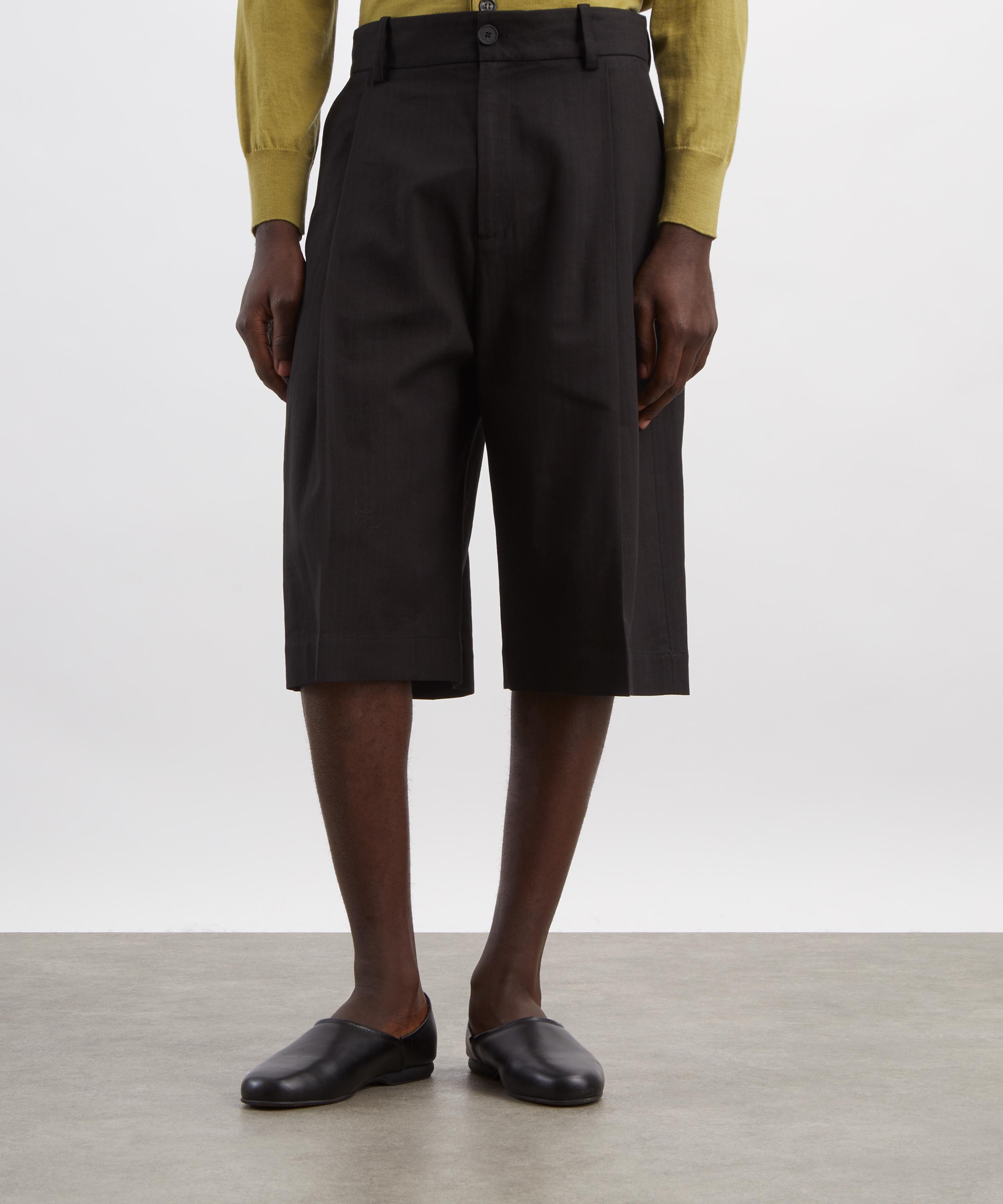 Studio Nicholson - Fowld Linen Shorts image number 2