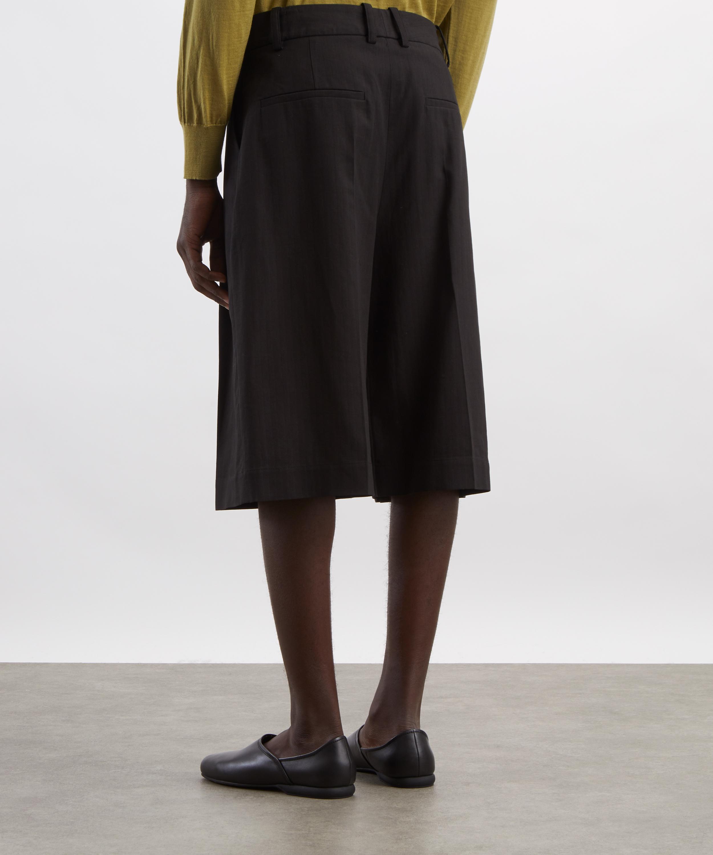 Studio Nicholson - Fowld Linen Shorts image number 3