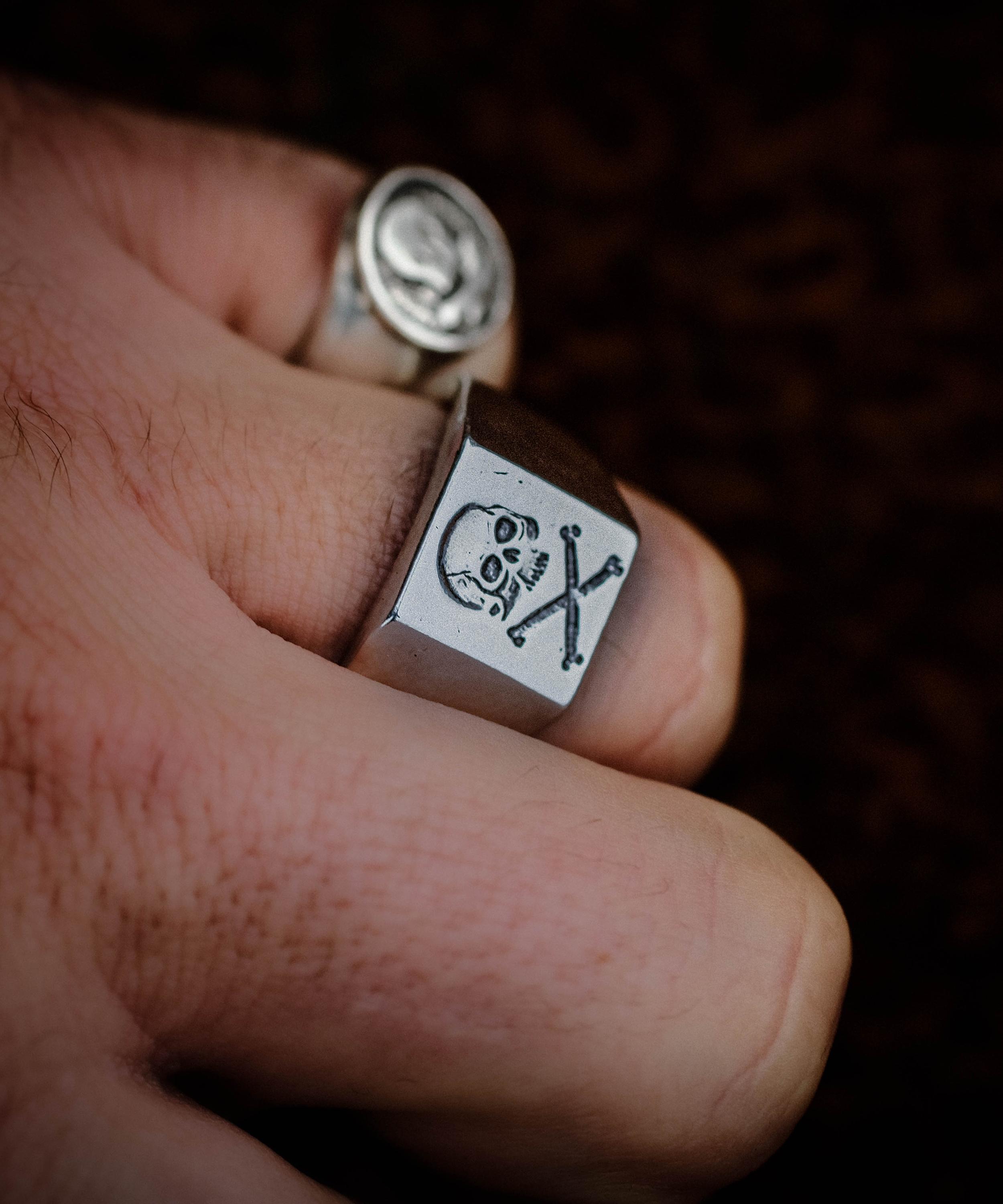 LHN Jewelry Sterling Silver Skull and Crossbones Signet Ring | Liberty